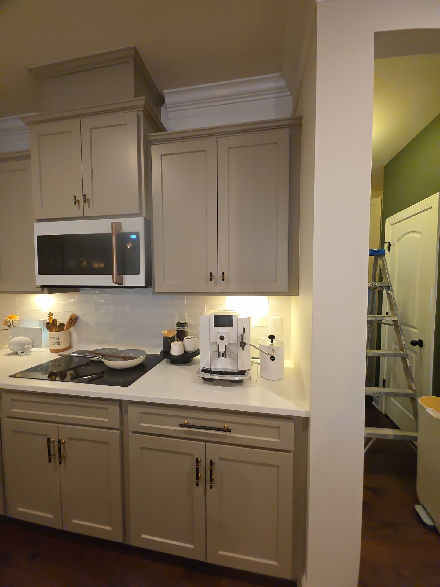 From Dated to Dazzling: A Bright Kitchen Transformation in Holly Springs by Elite Remodeling and Design LLC