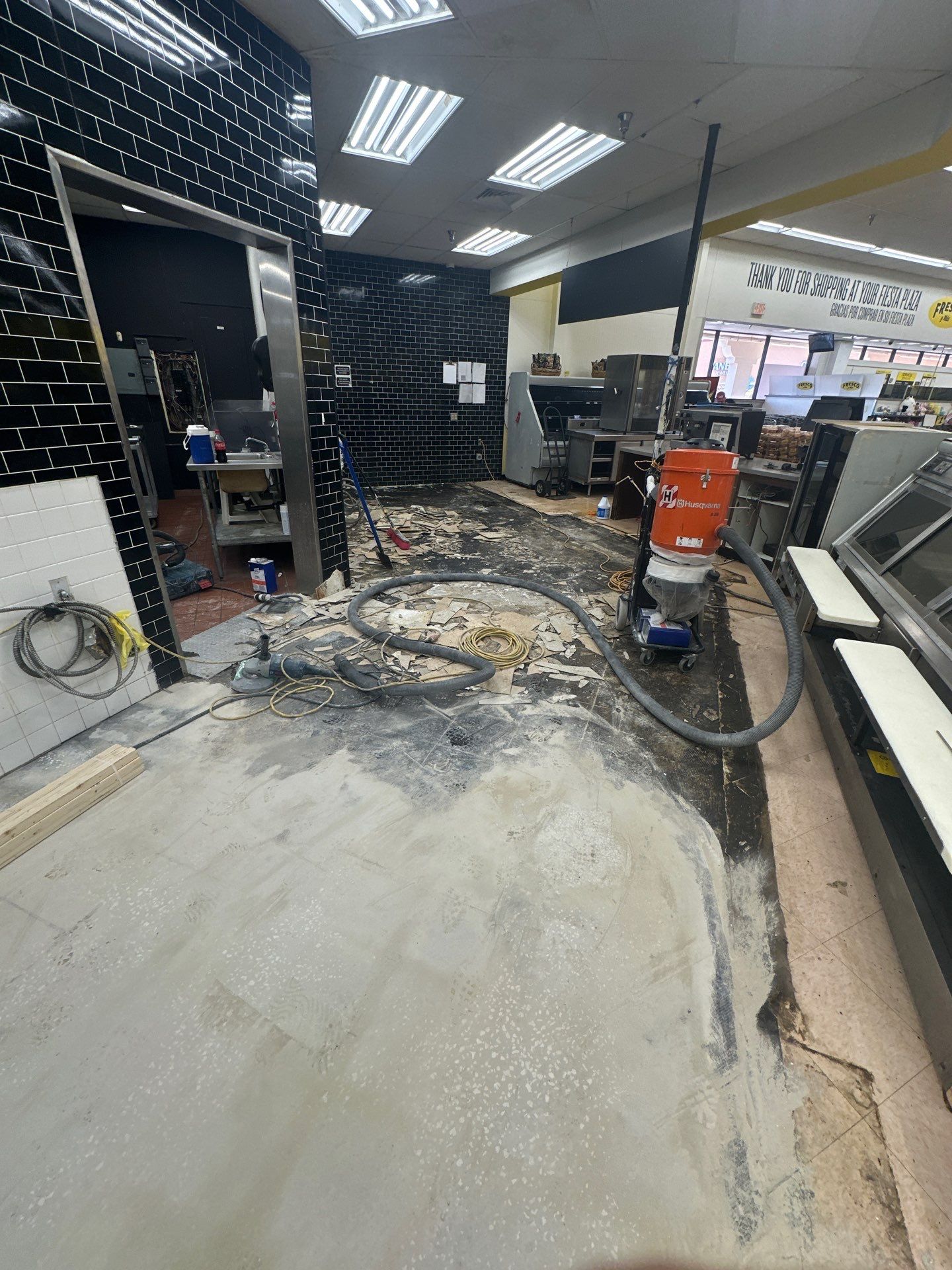 Fresco y Más Food Prep Area by Seamless Surfaces