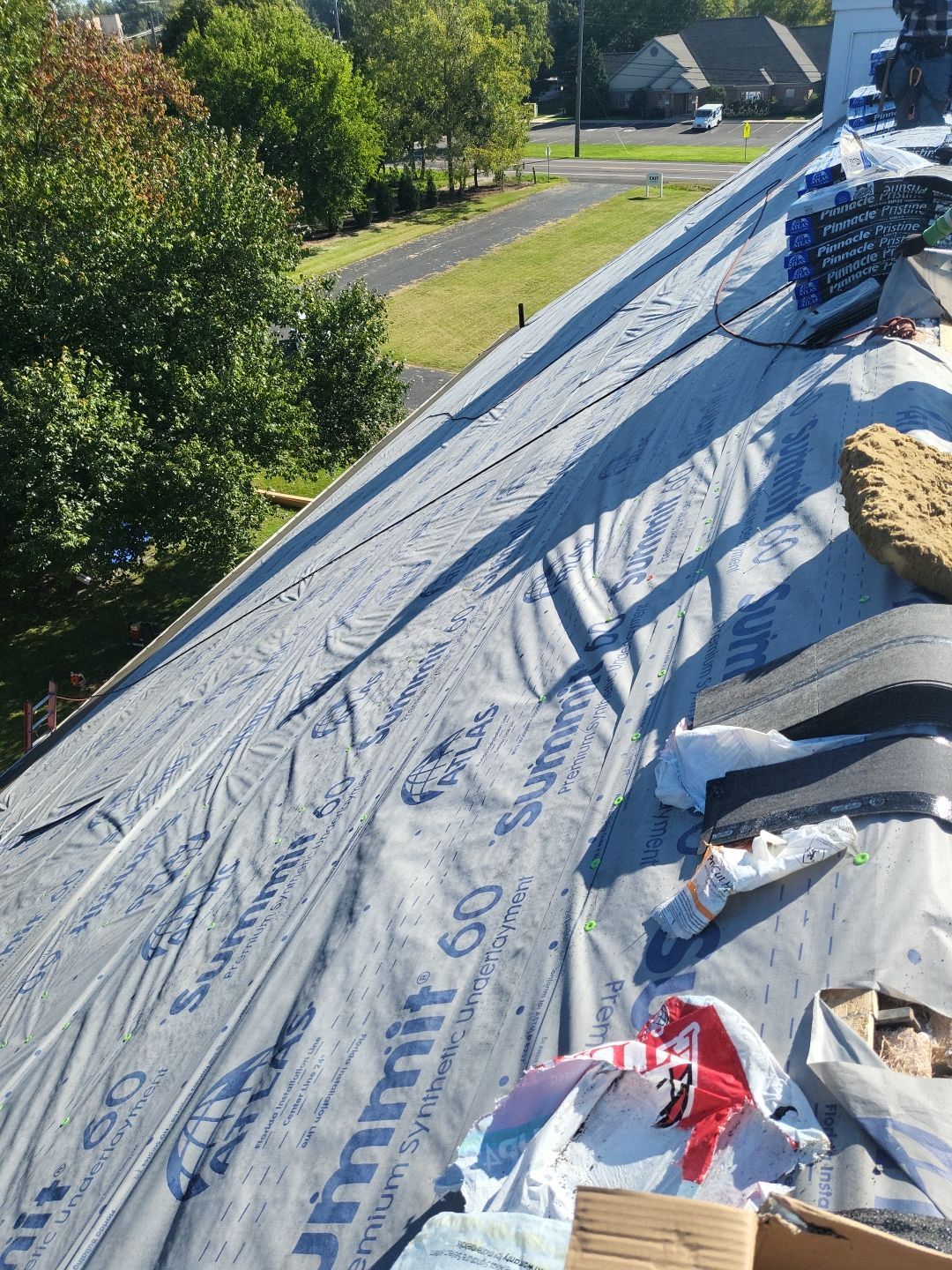 ATLAS PINNACLE COLOR: BLACK PRISTINE by Eagle Eye Roofing