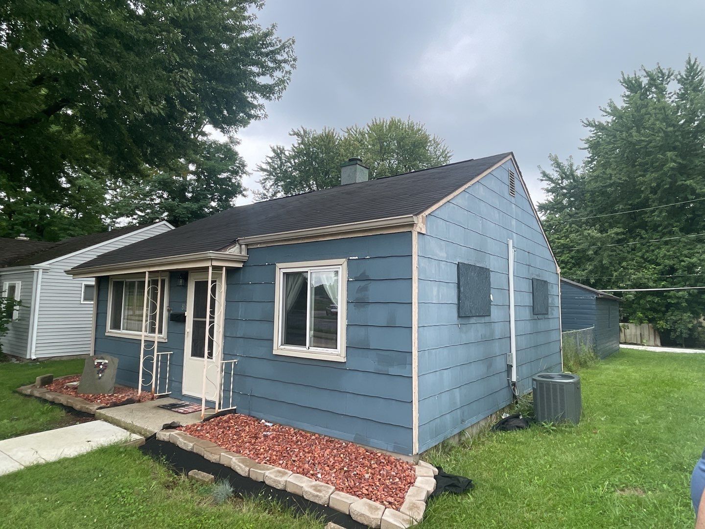 Residential Roofing Installation using Vic West Nothridge Slate by 4Ever Metal Roofing