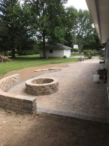 Hardscape, Retaining Walls, Outdoor Kitchen by McFarland Outdoors