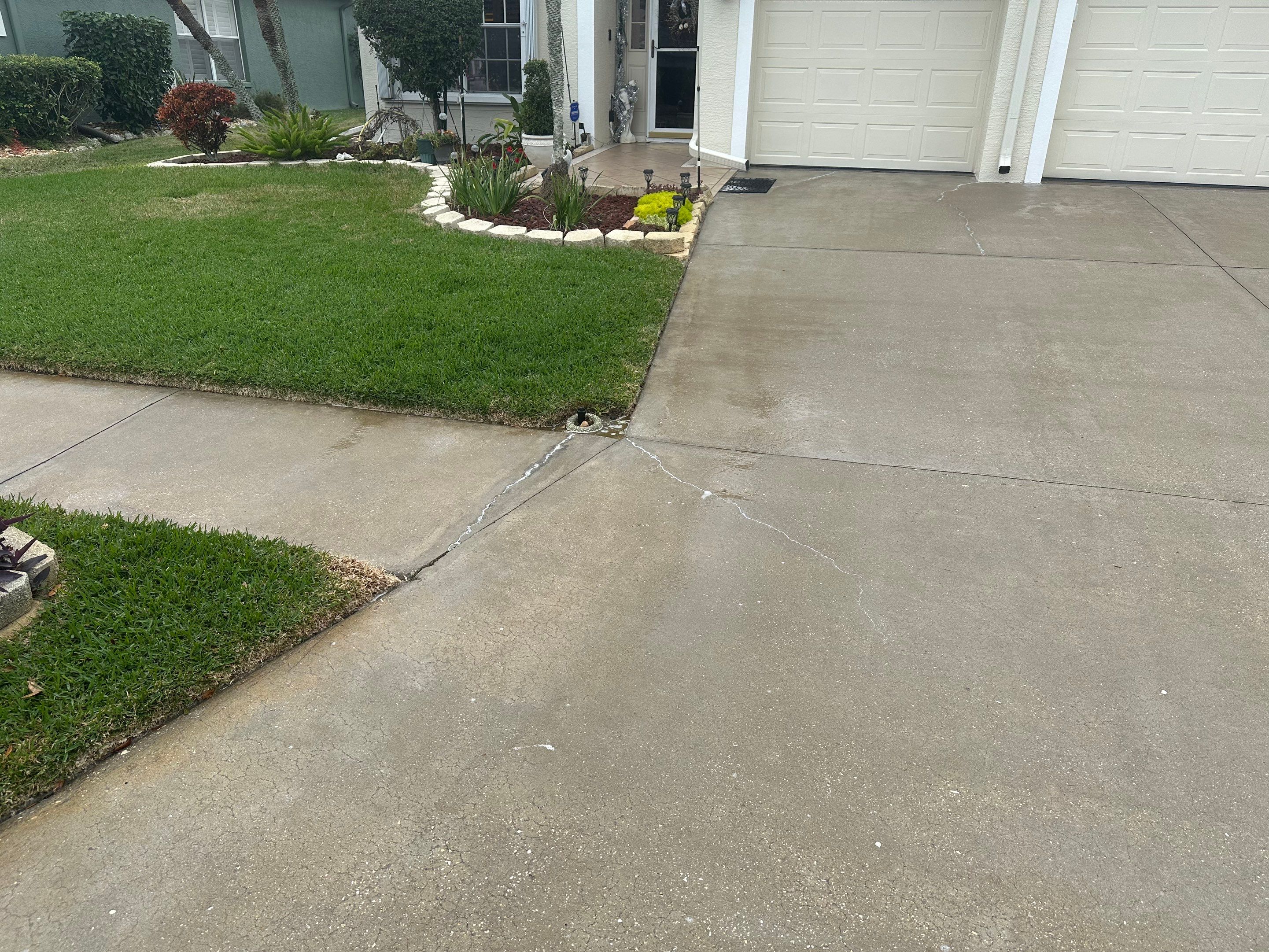 Driveway Cleaning and Rust Treatment - Fairways at Imperial Lakes, Palmetto, FL | Sunshine AquaWash by Sunshine AquaWash