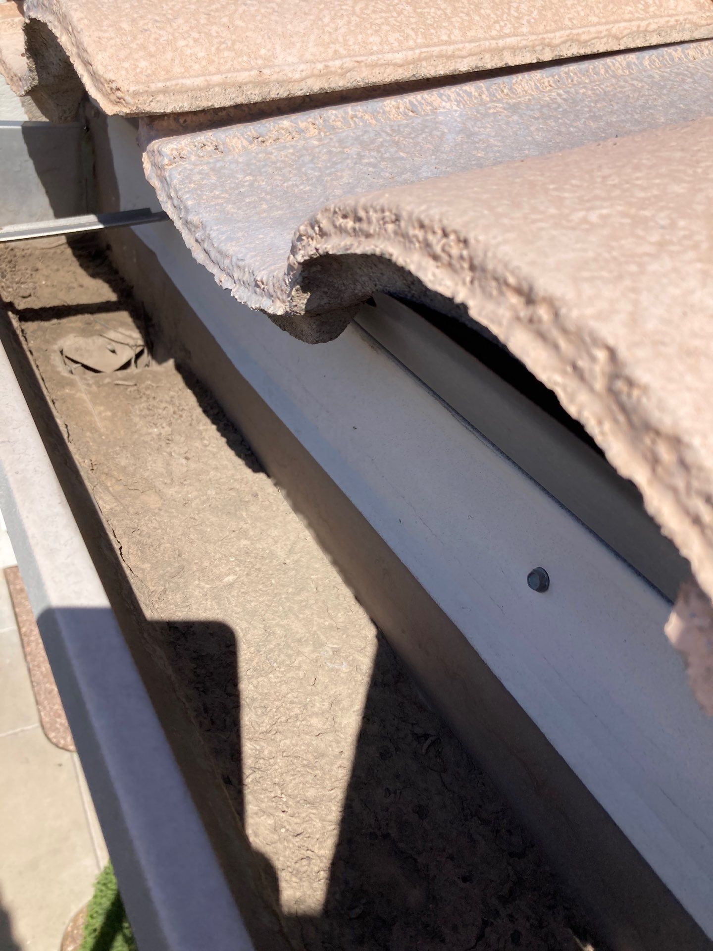 Commercial gutter cleaning Phoenix after photo with clean gutters