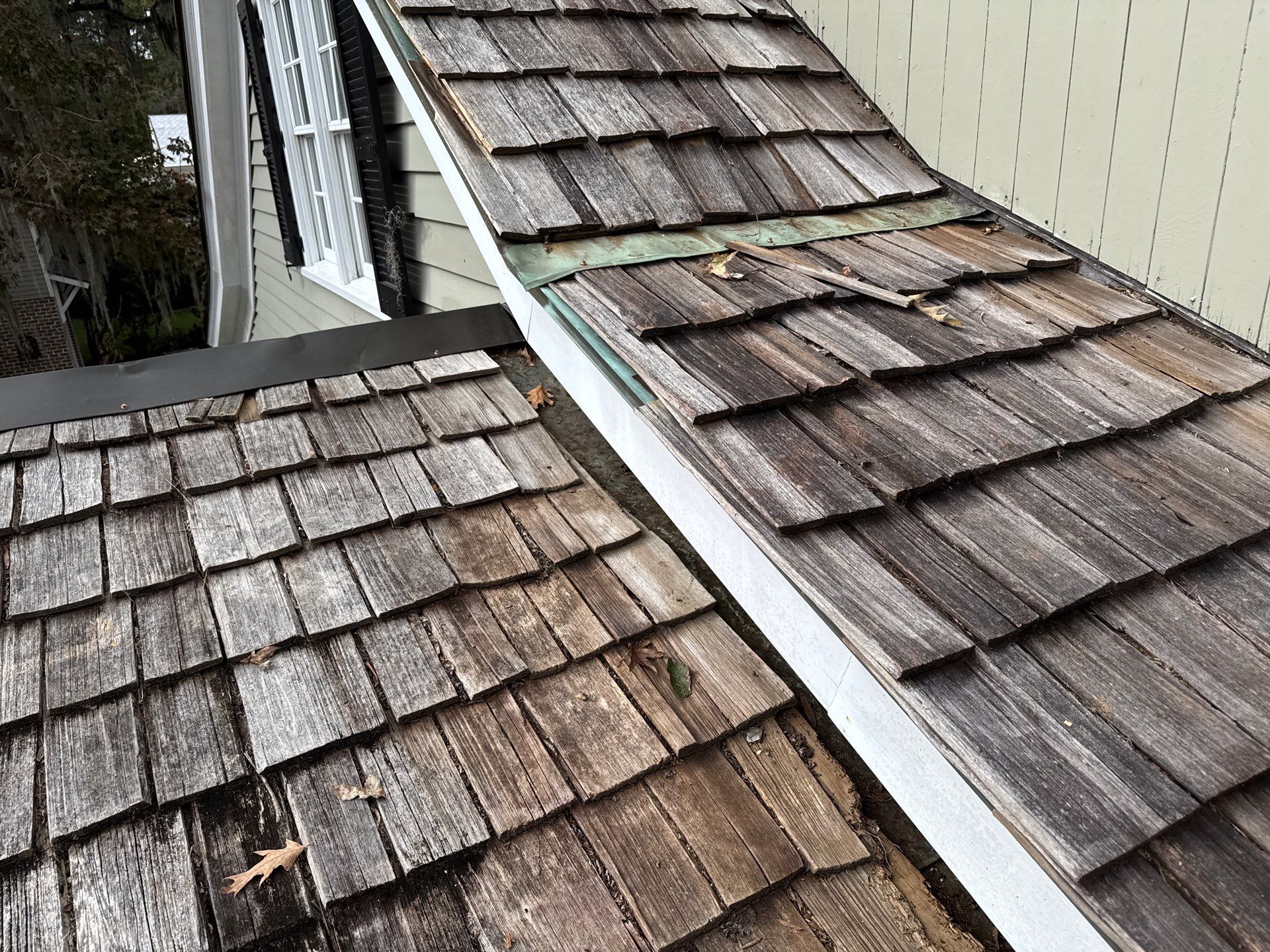 A Ford Plantation Classic by A Good Roofer Near Me 