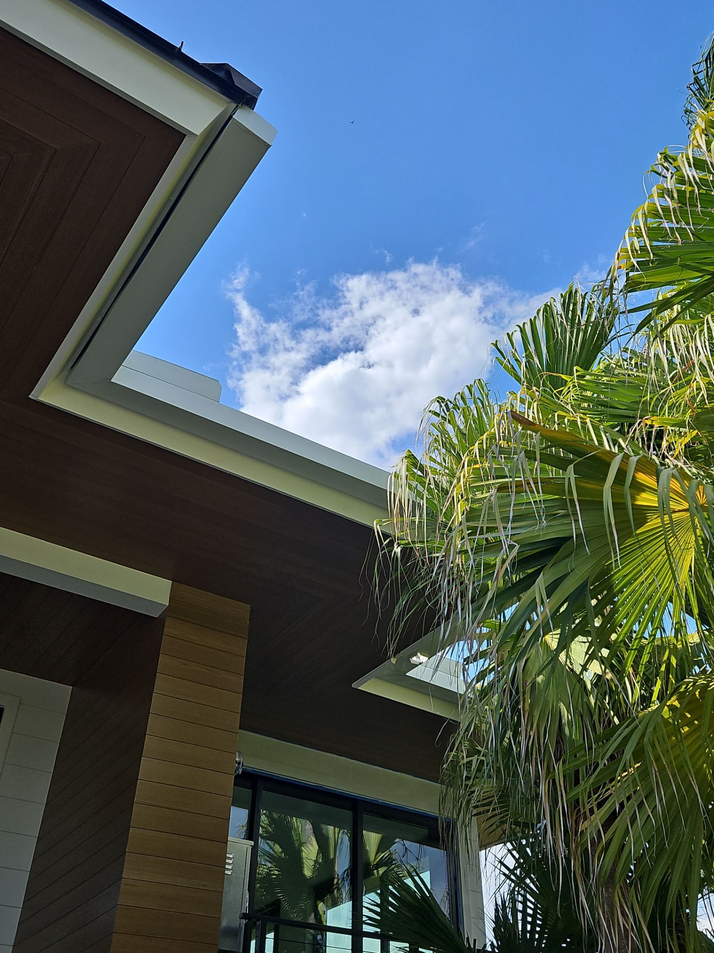 7-Inch Smooth Box Seamless Gutters using Seamless Gutters and Metal Fascia in Sanibel FL by Gutter Professors