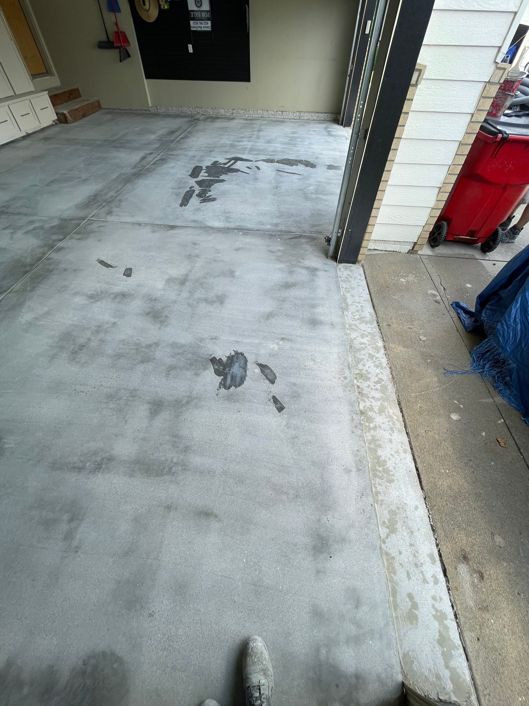 Cabin FEver Flake Garage Floor Coating Installation in Sioux Falls by Select Painting, Coatings & Garage Cabinets
