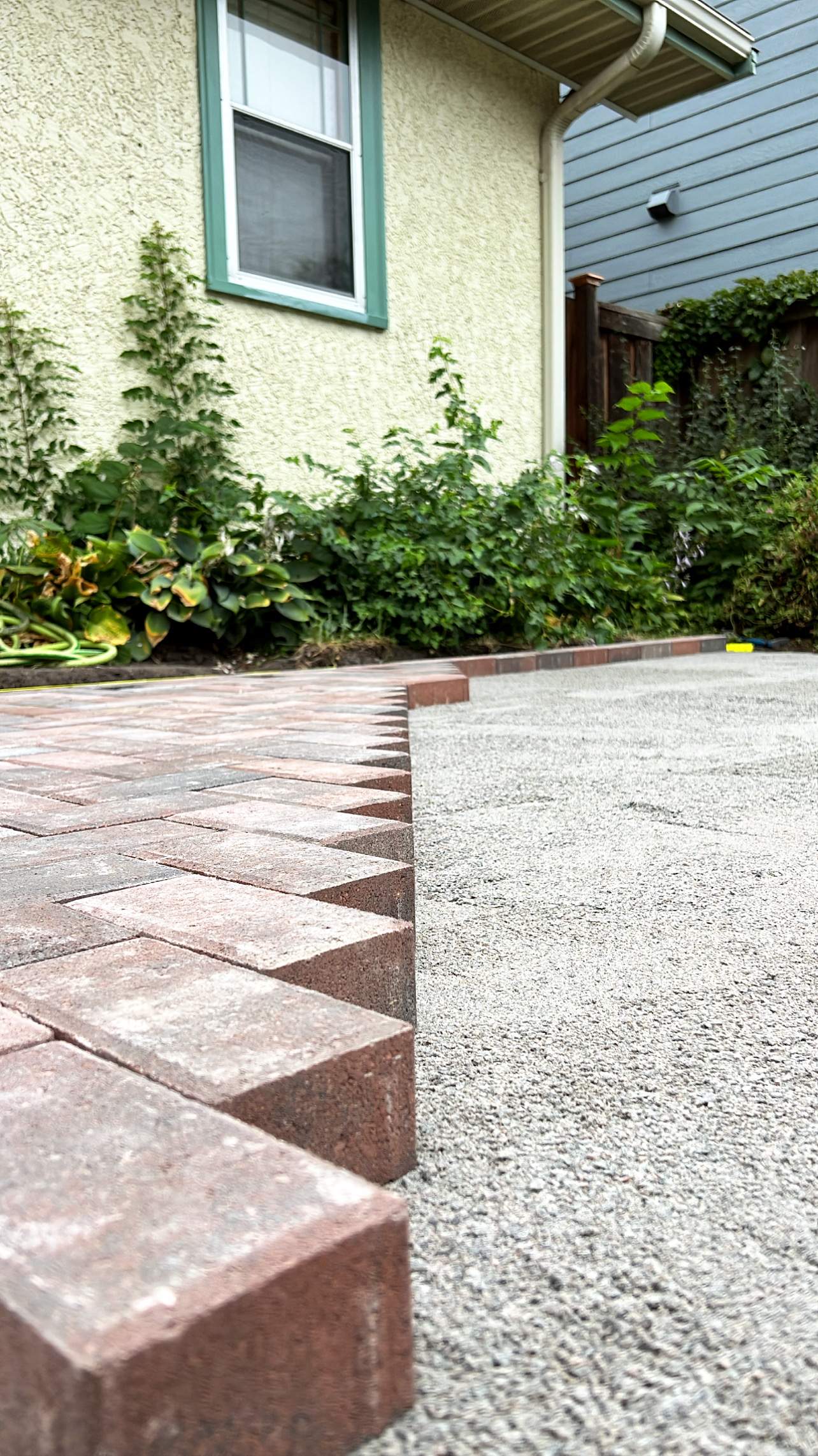 Patio & Walkway by Sota landscaping