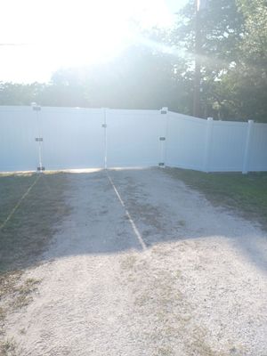 Bradenton, FL 6ft. Tall White Vinyl Privacy Fence