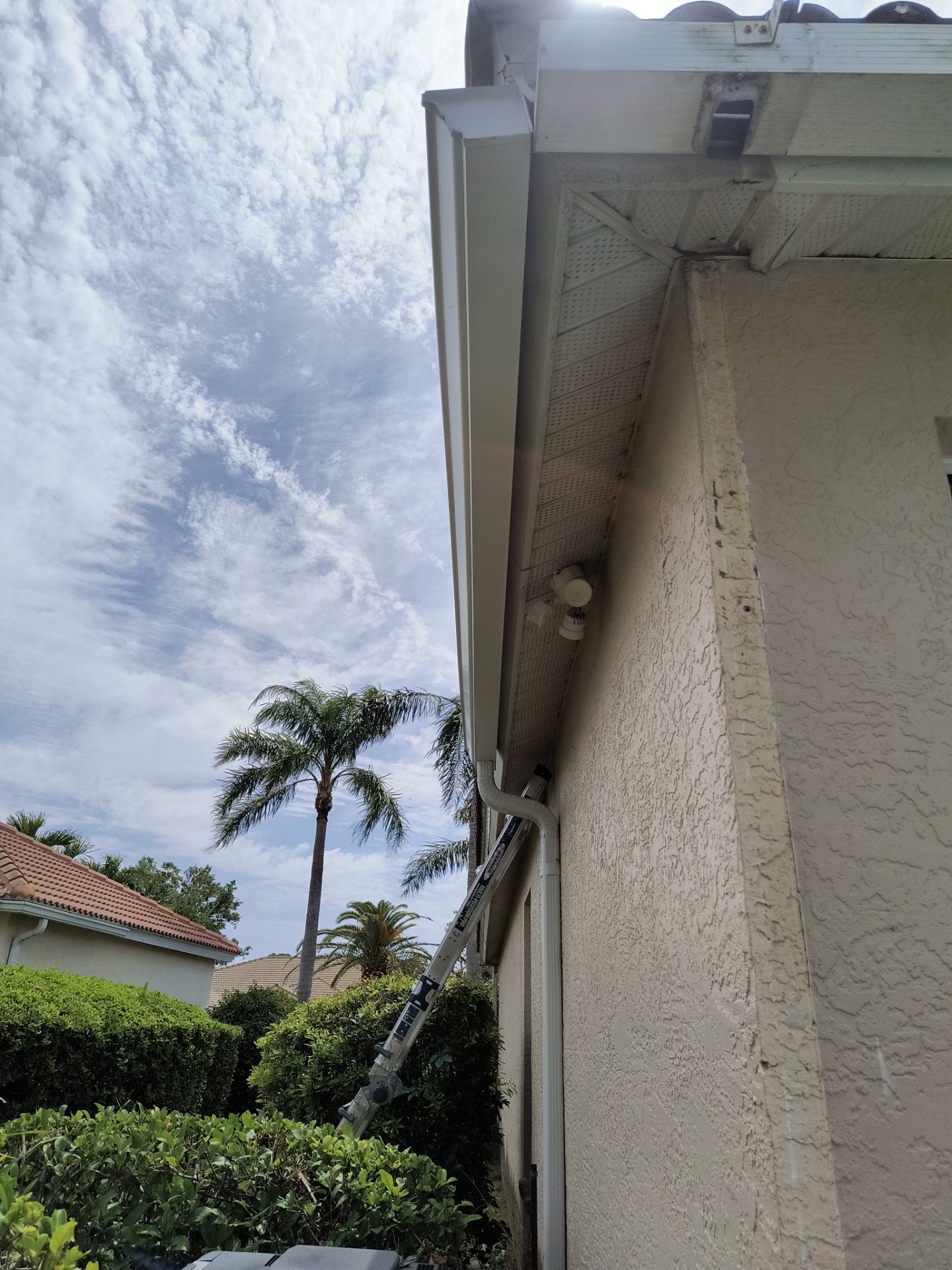 7 inch seamless gutters using K-Style Seamless Gutters in Sarasota FL by Gutter Professors