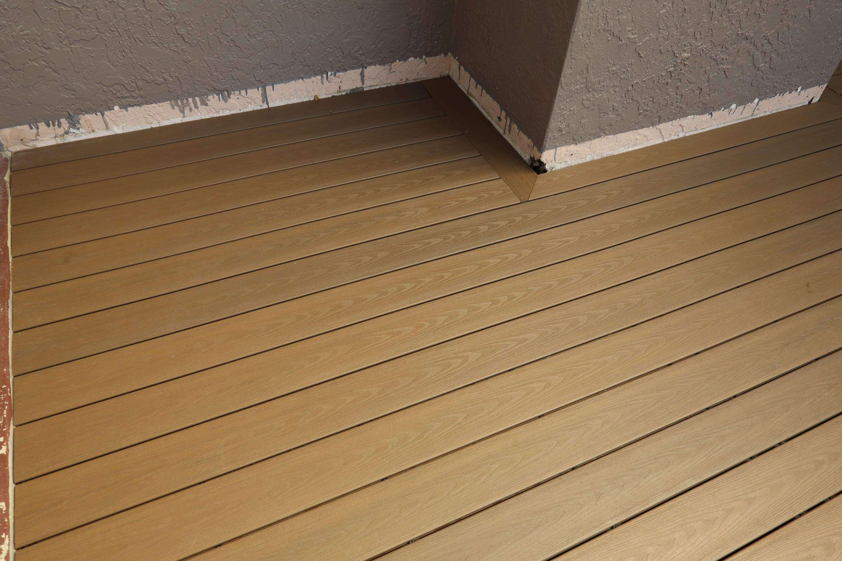 Composite deck and aluminum railings by Orlando pergolas 