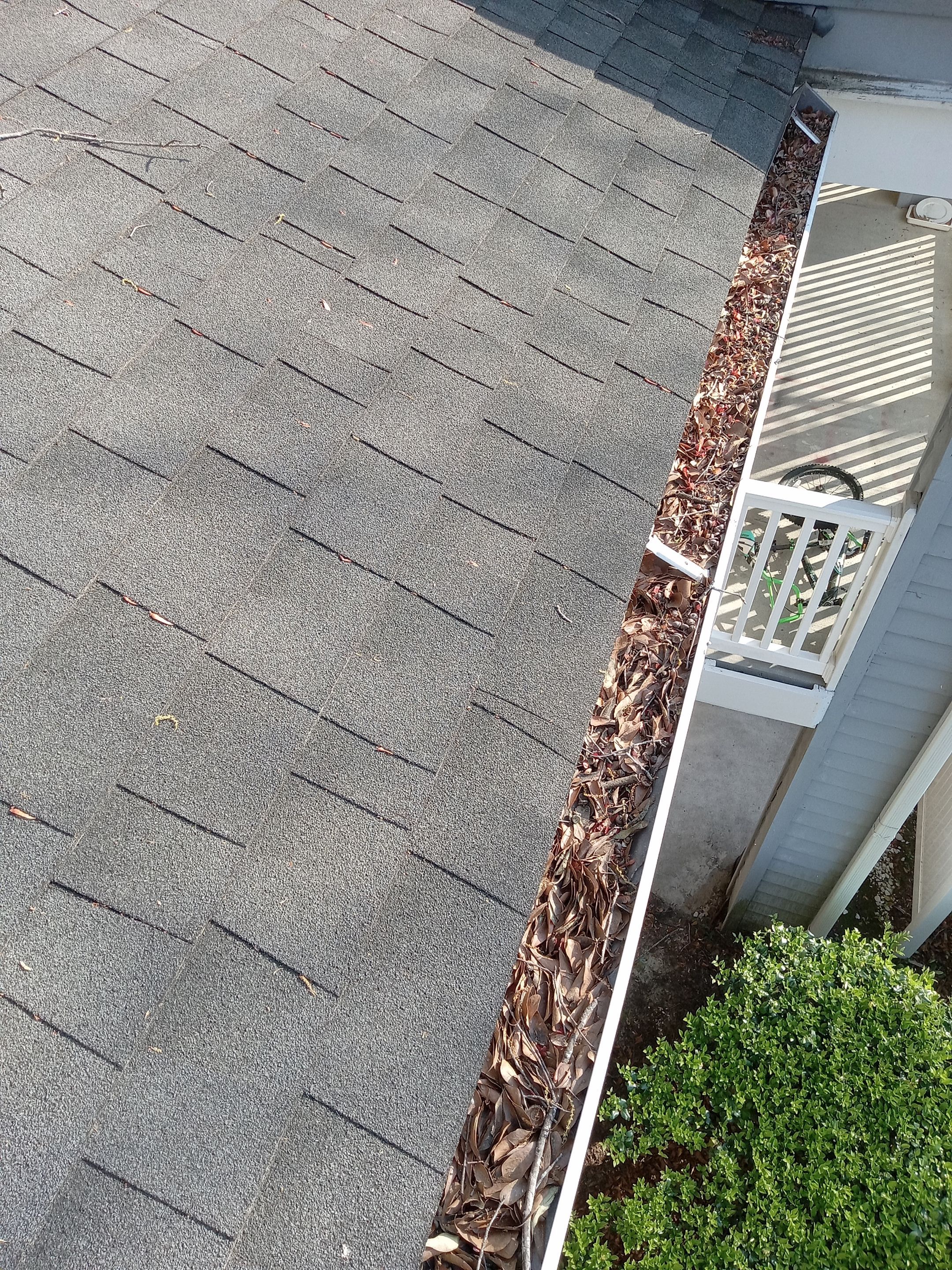 Commercial gutter cleaning Georgia before photo with filled gutters