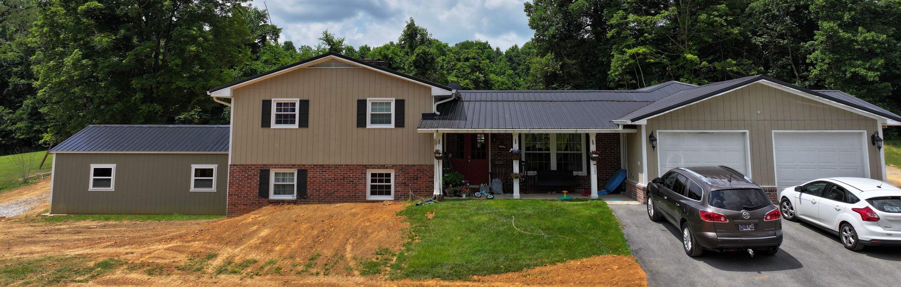 Farrell Residence  by Omnia Roofing