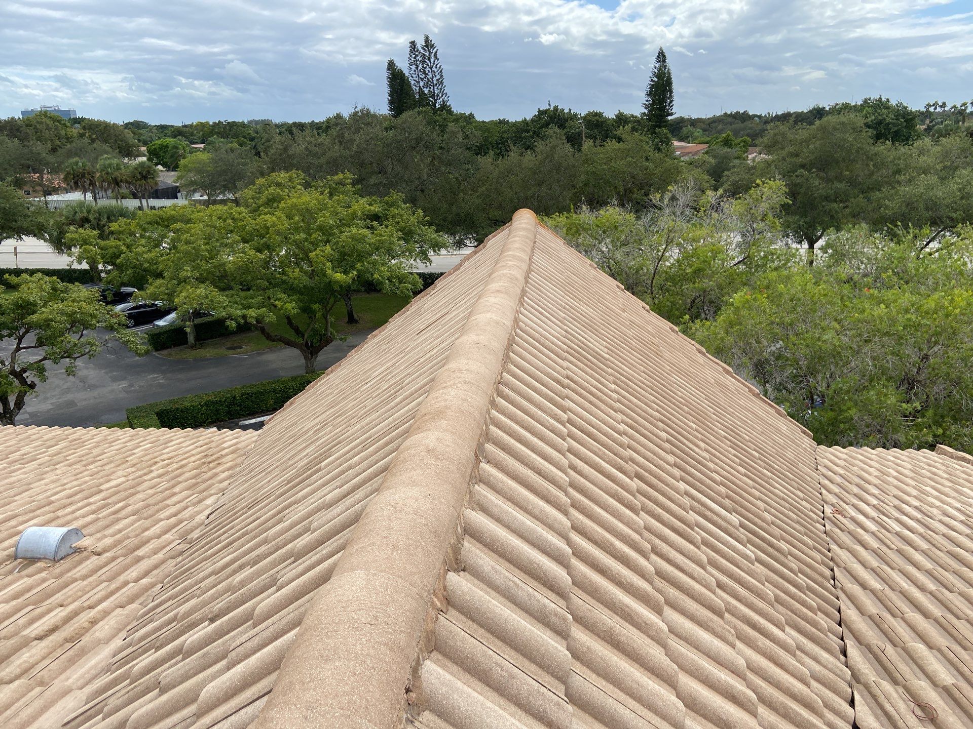 Commercial Roof Cleaning Coral Springs by BKB Pressure Cleaning LLC