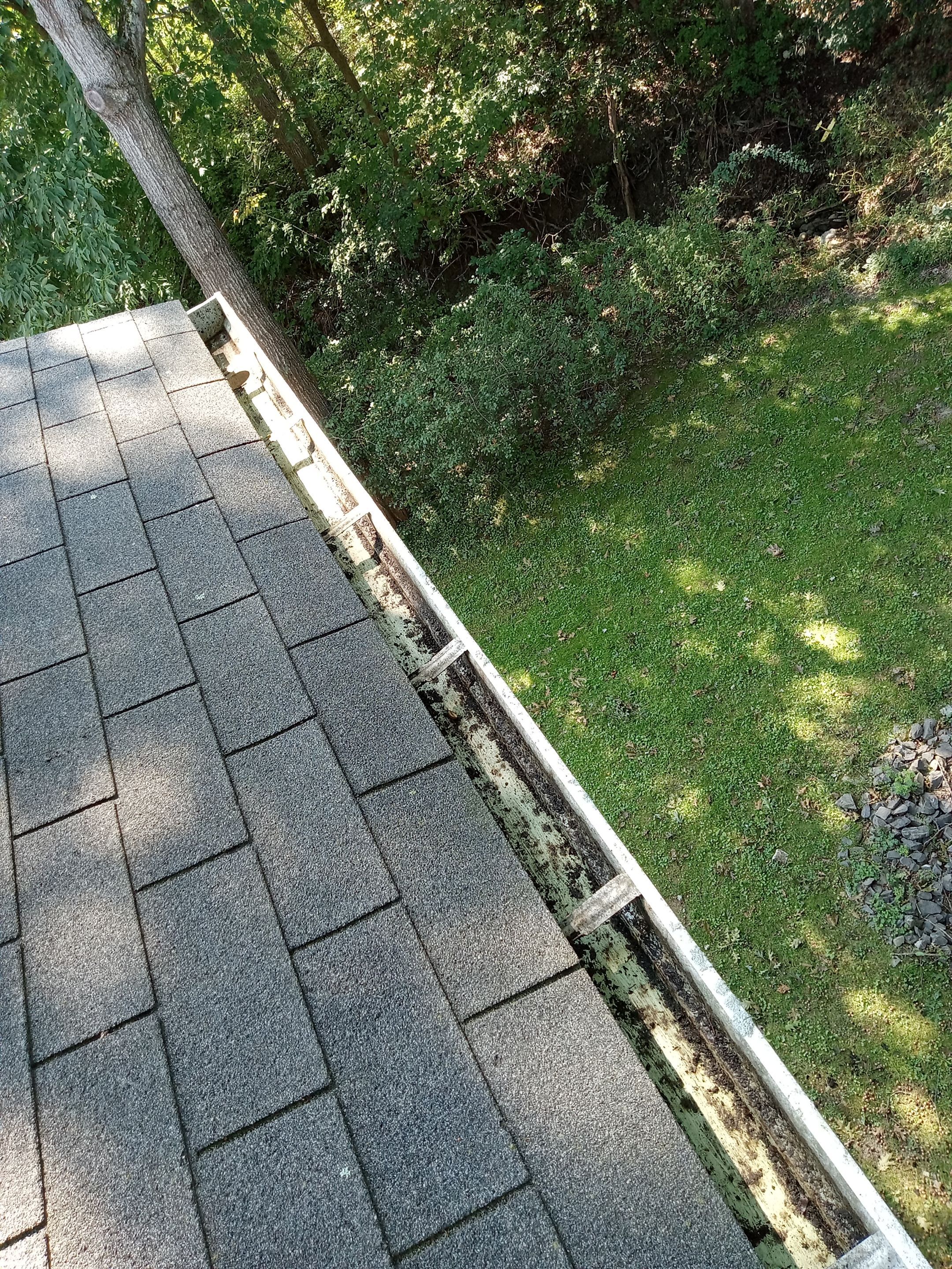 Commercial gutter cleaning Burlington after photo with clean gutters
