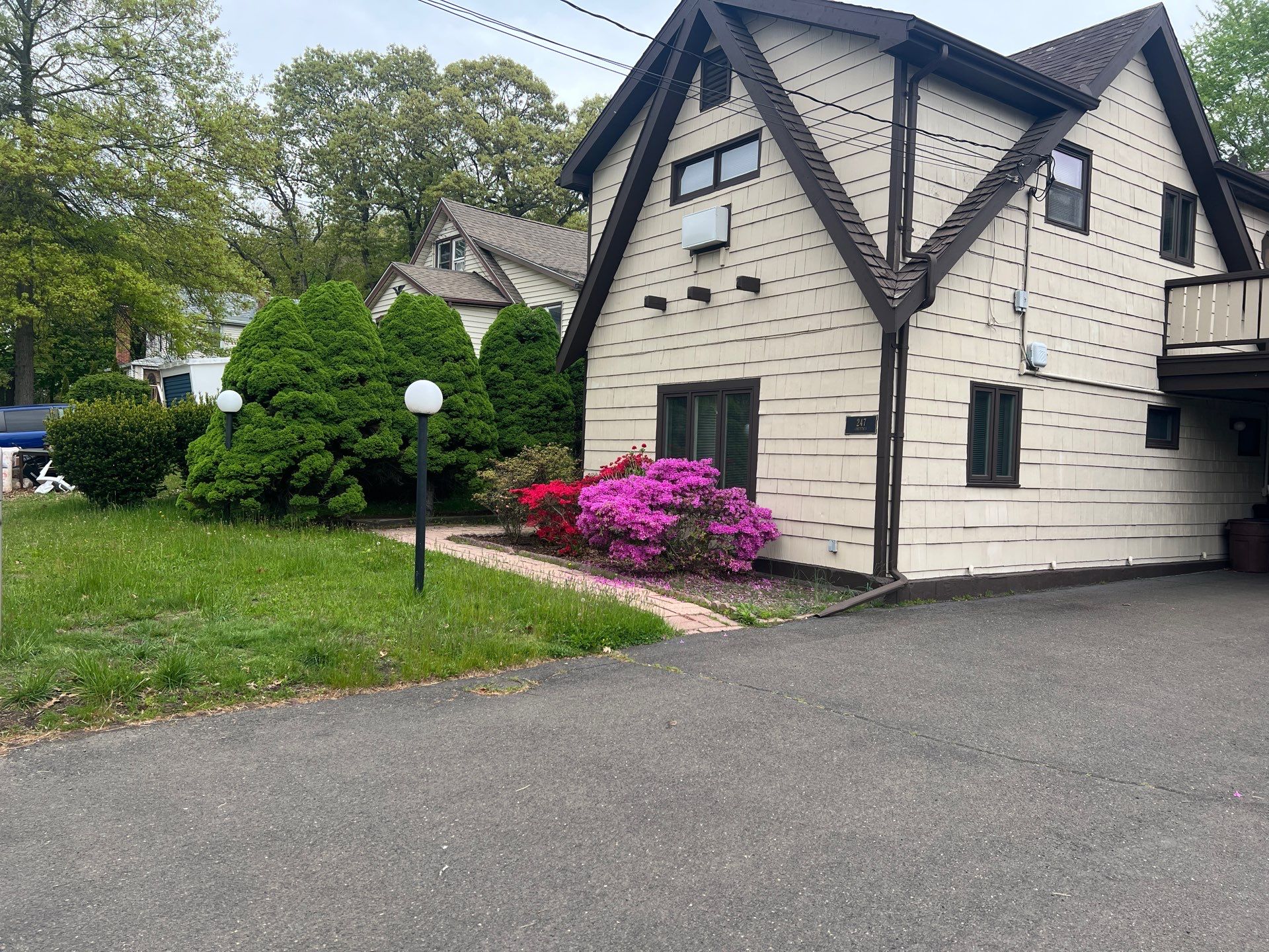 Residential Lawn Maintenance and Professional Mowing in East Haven by Diamond Image LLC