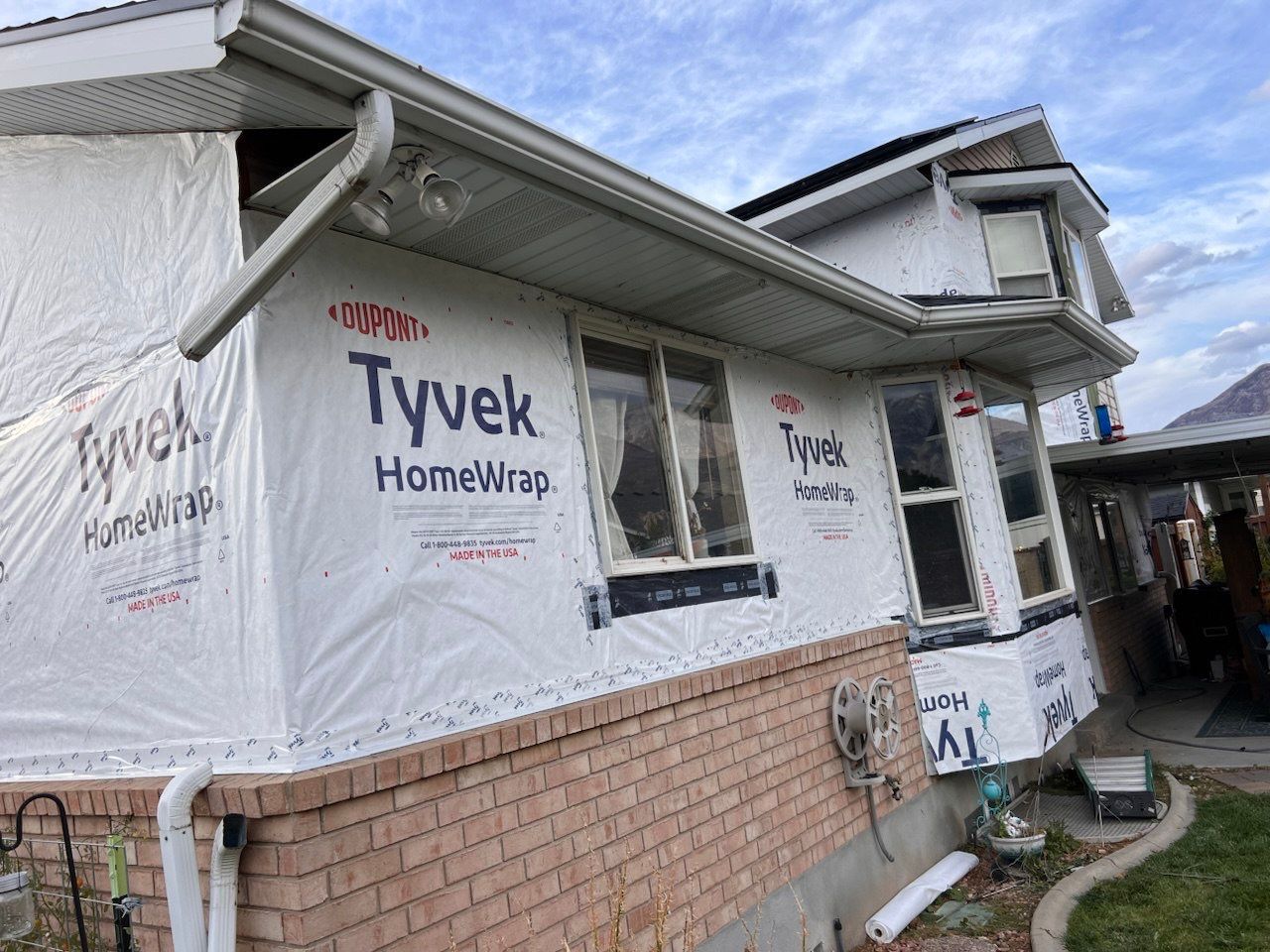 Orem | Complete Vinyl Modernization | Bold Nautica & Crisp White by Ideal Siding Utah