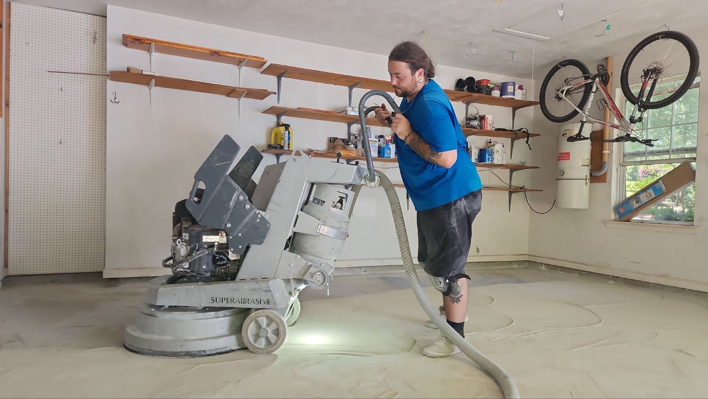 This home’s garage floor before and after is like DAY and NIGHT 🌙 by Deese Elite Concrete Coatings