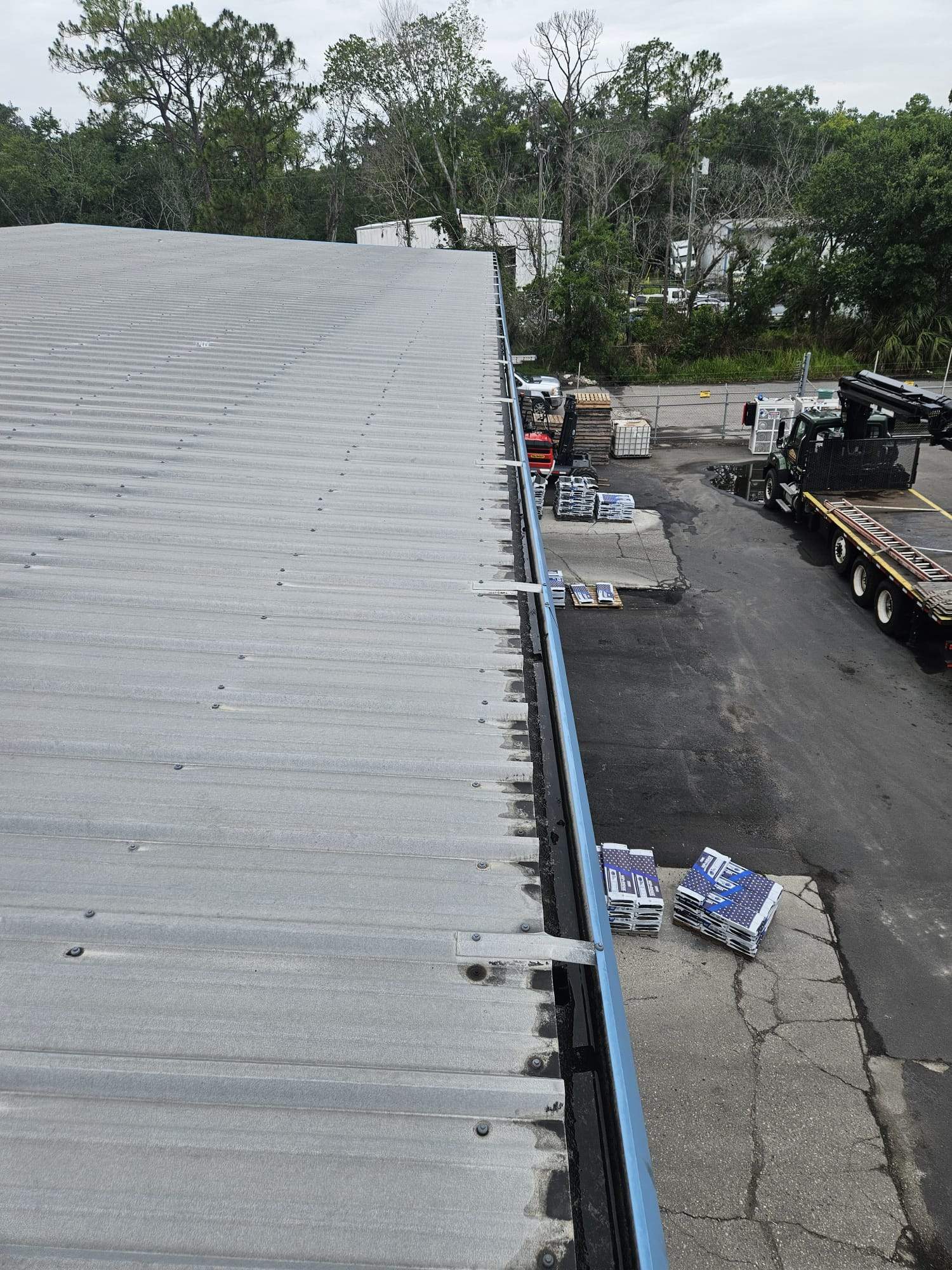 Clean Gutters and Seal Seams in Lakeland FL by Gutter Professors