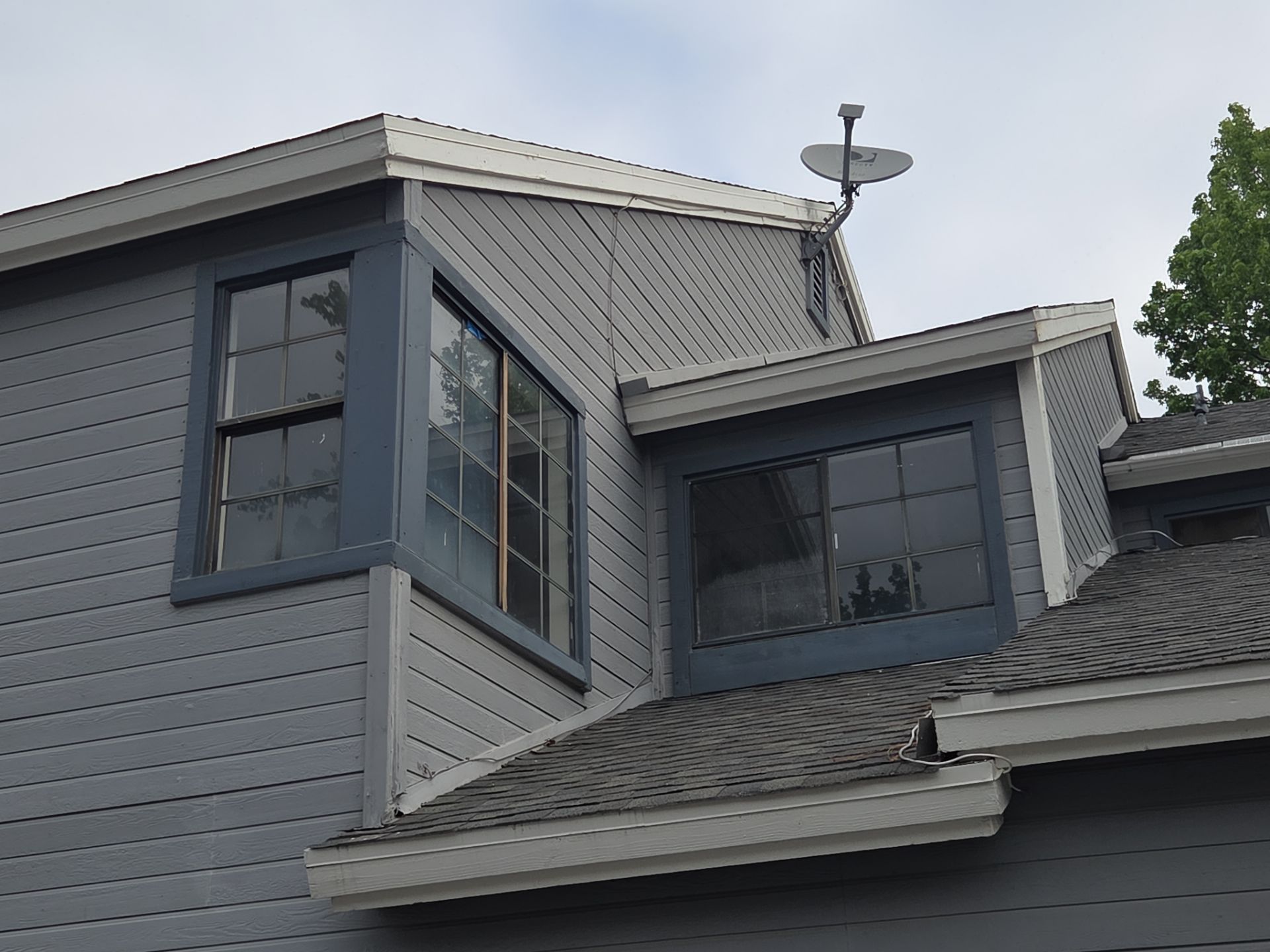 Window Installation using Milgard V300 Trinsic with grids by American Window Company