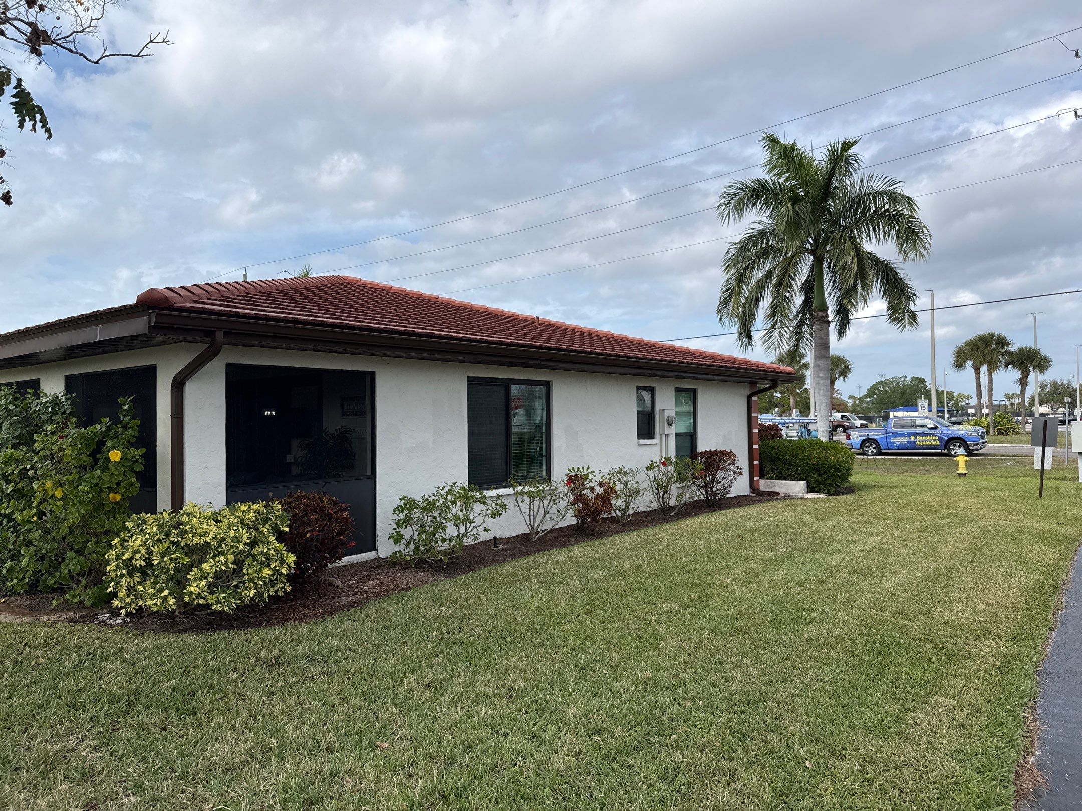 Tile Roof Cleaning in Vivienda at Bradenton I – Bradenton, FL by Sunshine AquaWash