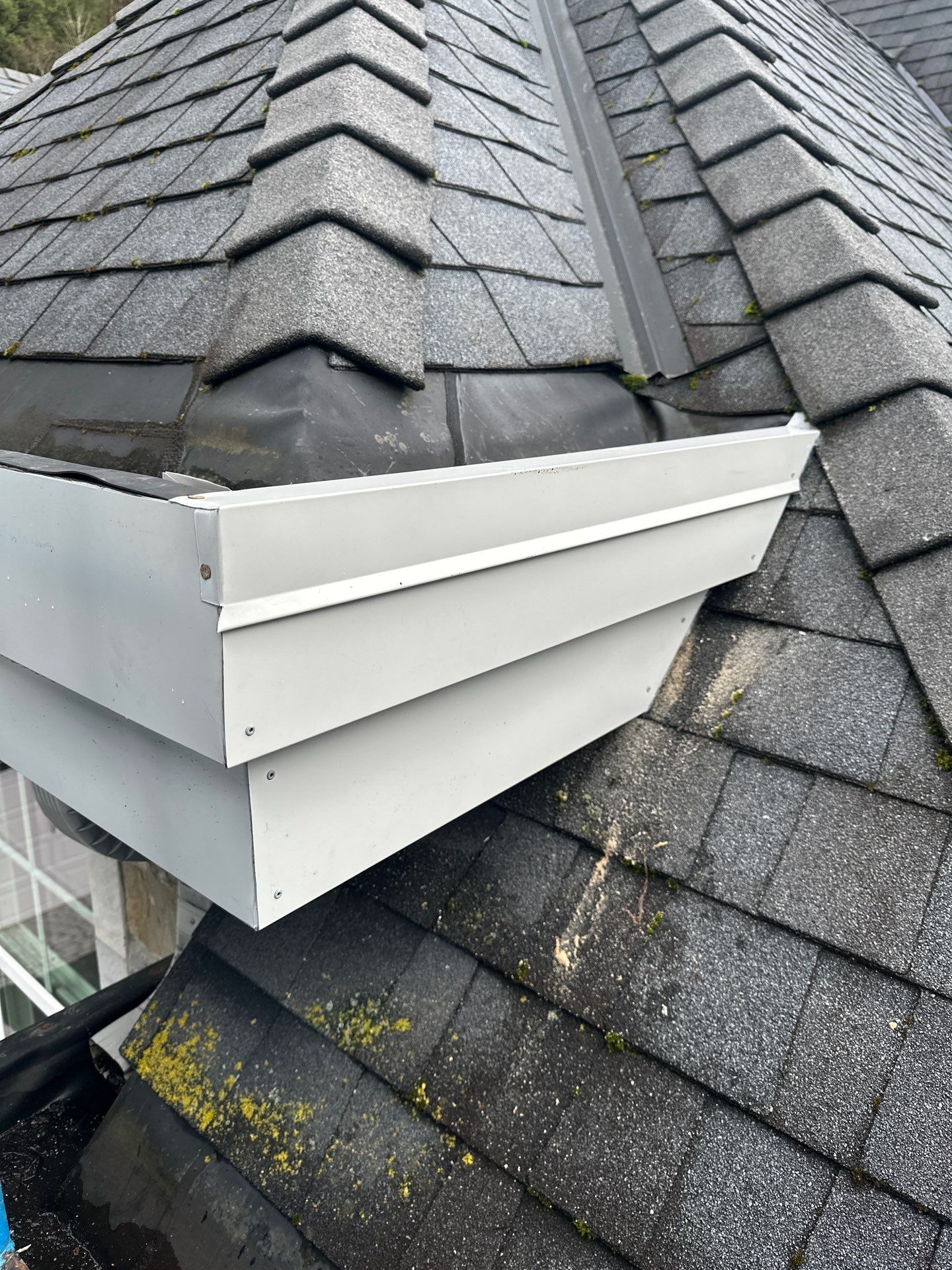 Residential Re-Roof using 26 GA Fascia Color White White by Top Notch Roofing Inc