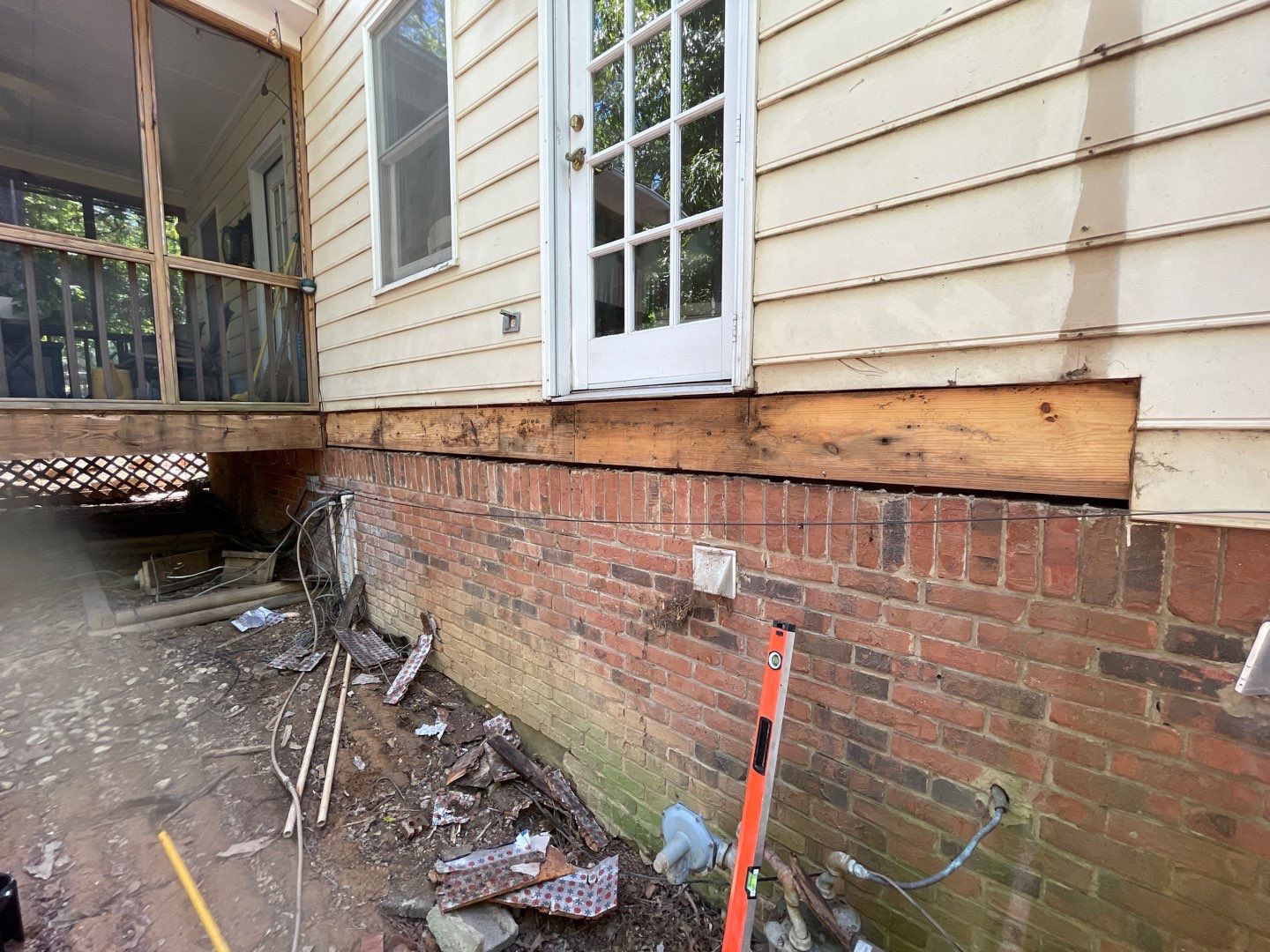 Oak Leaf Circle - Deck Installation  by Pillar and Pine