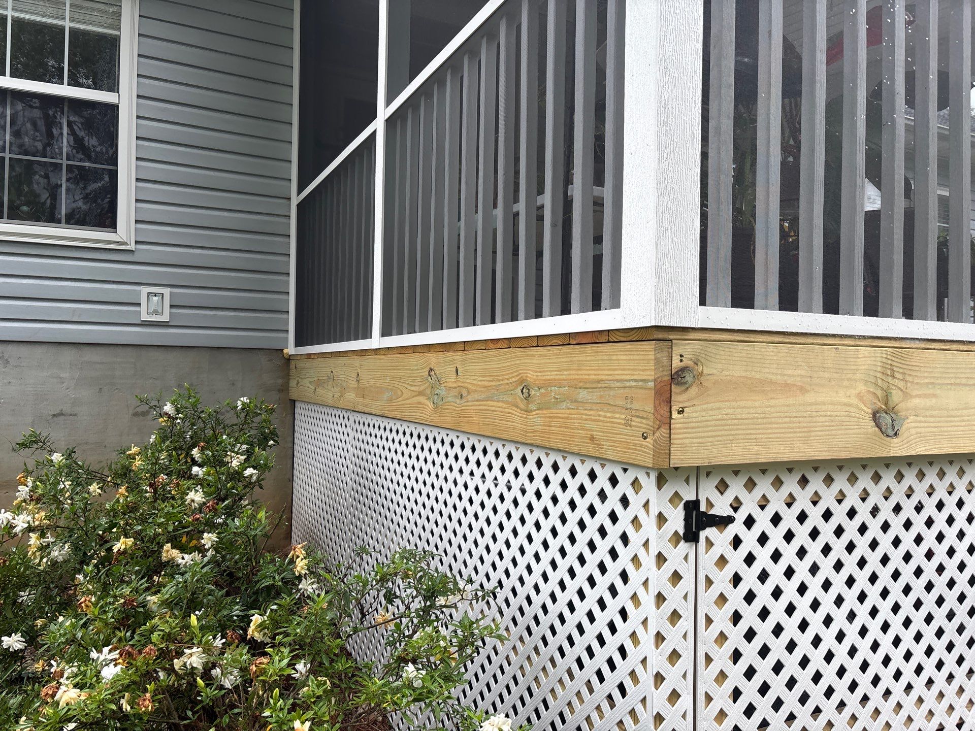 Wood Deck using Wood Sealant by DuraSeal