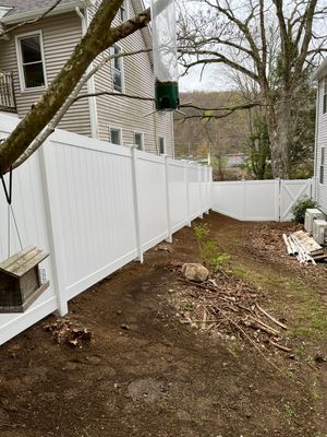 Vinyl Privacy Fence, 6' Tall White. With matching gate 
