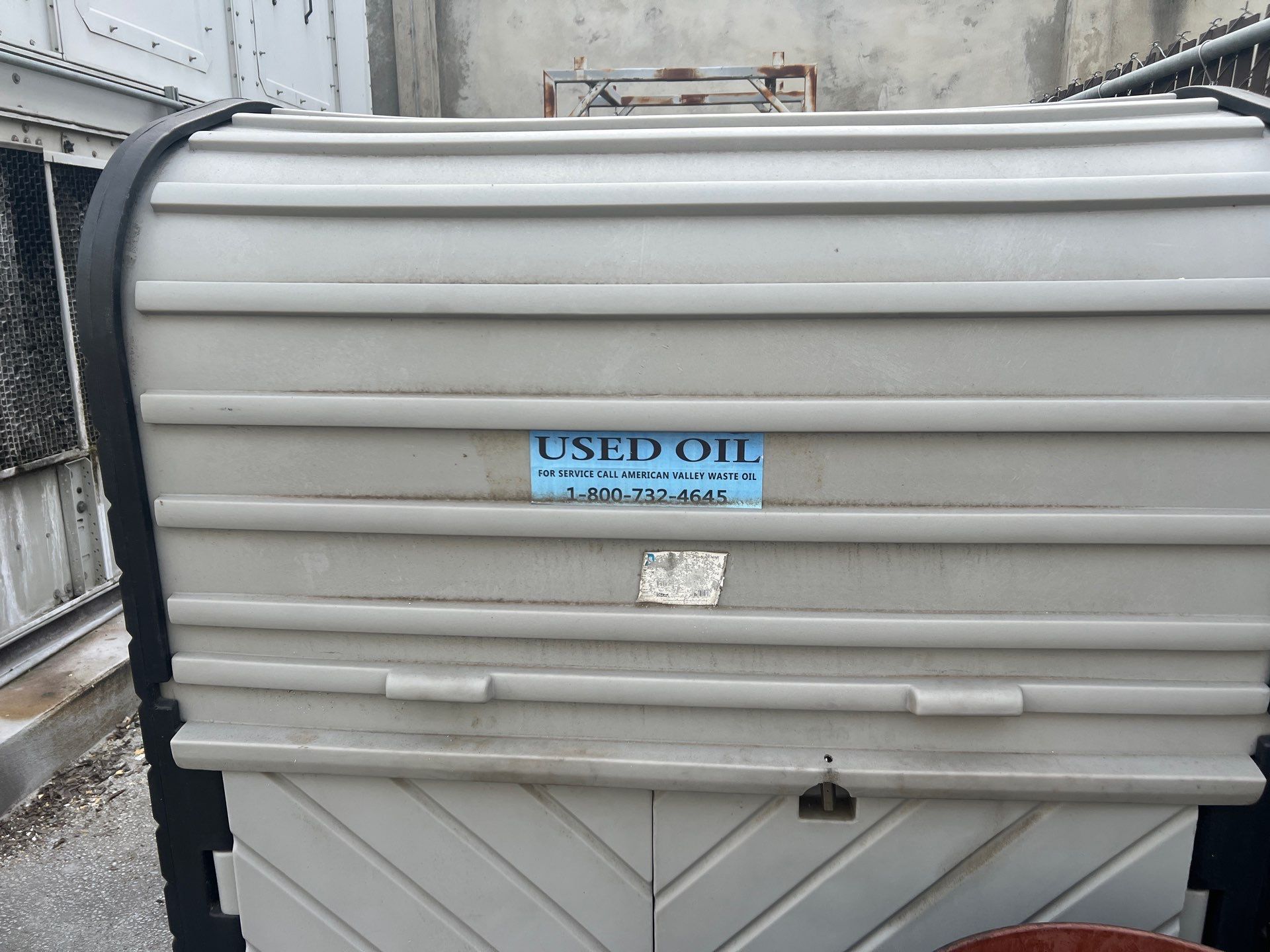 TPO single-ply roofing system using GAF Single-ply TPO 60 mil with 1.5 inch ISO board insulation by Straight Edge Roofing Inc