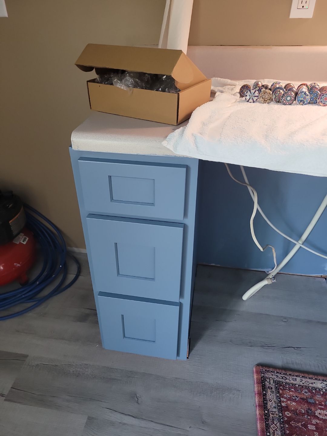 Holly Springs Kitchen Remodel – Two-Tone Shaker Cabinets & Open-Concept Design by Elite Remodeling and Design LLC