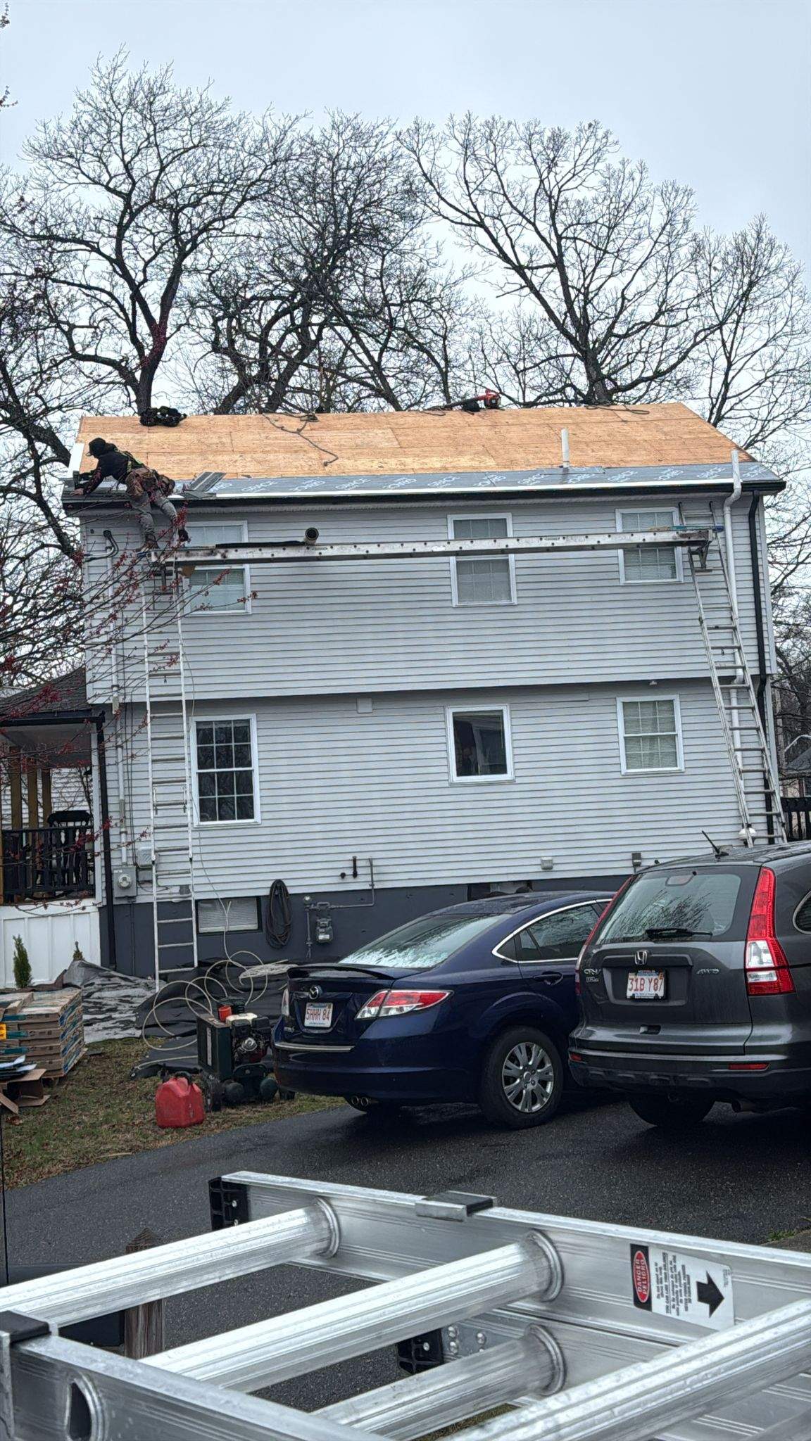 Full Roof Replacement in Billerica, MA – Architectural Black Shingles by JOHNNYS PRO