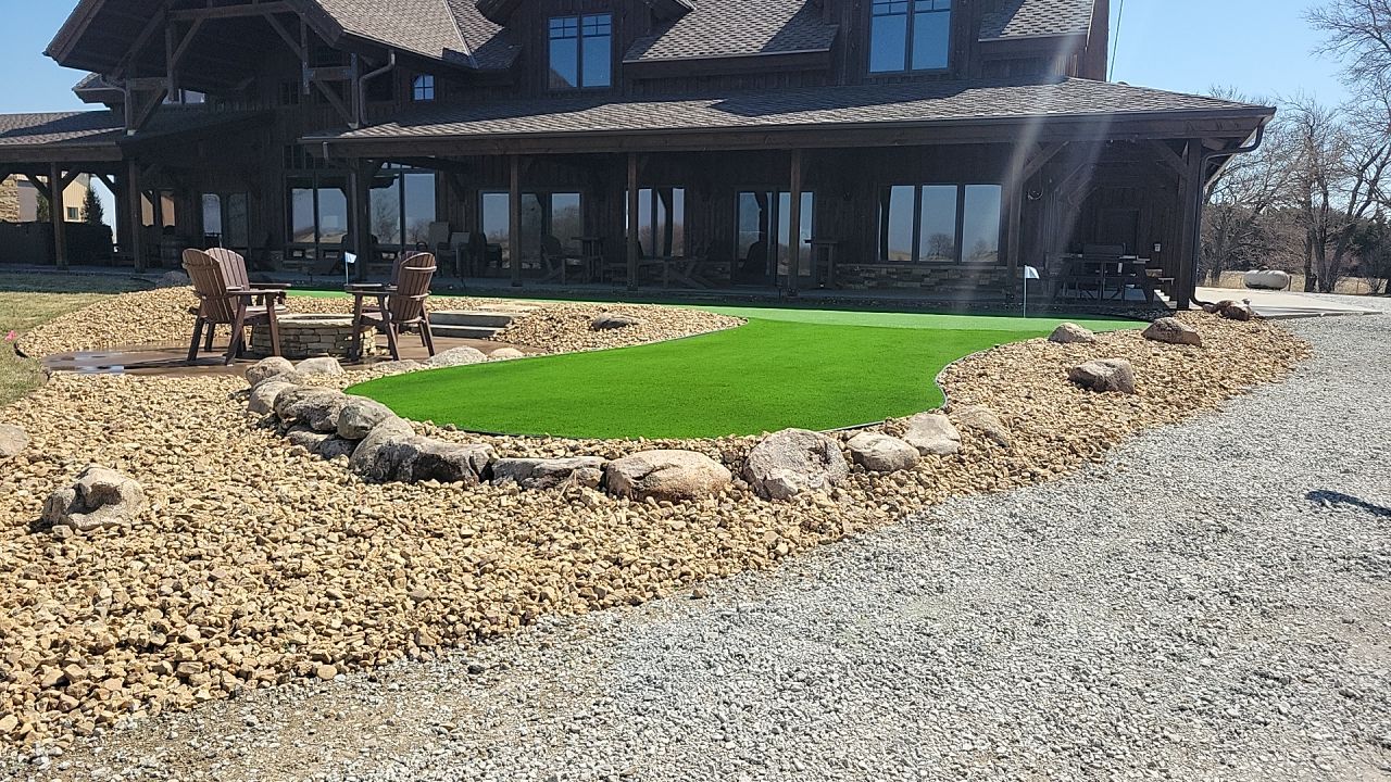 Putting Green / Driving Range / Entertaining space. by New Horizon Landscapes