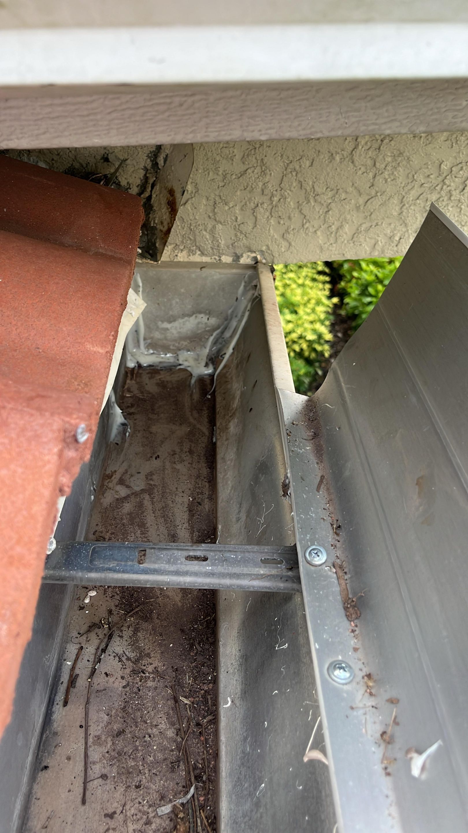 Aluminum Seamless Gutters using seal gutters in Fort Myers FL by Gutter Professors