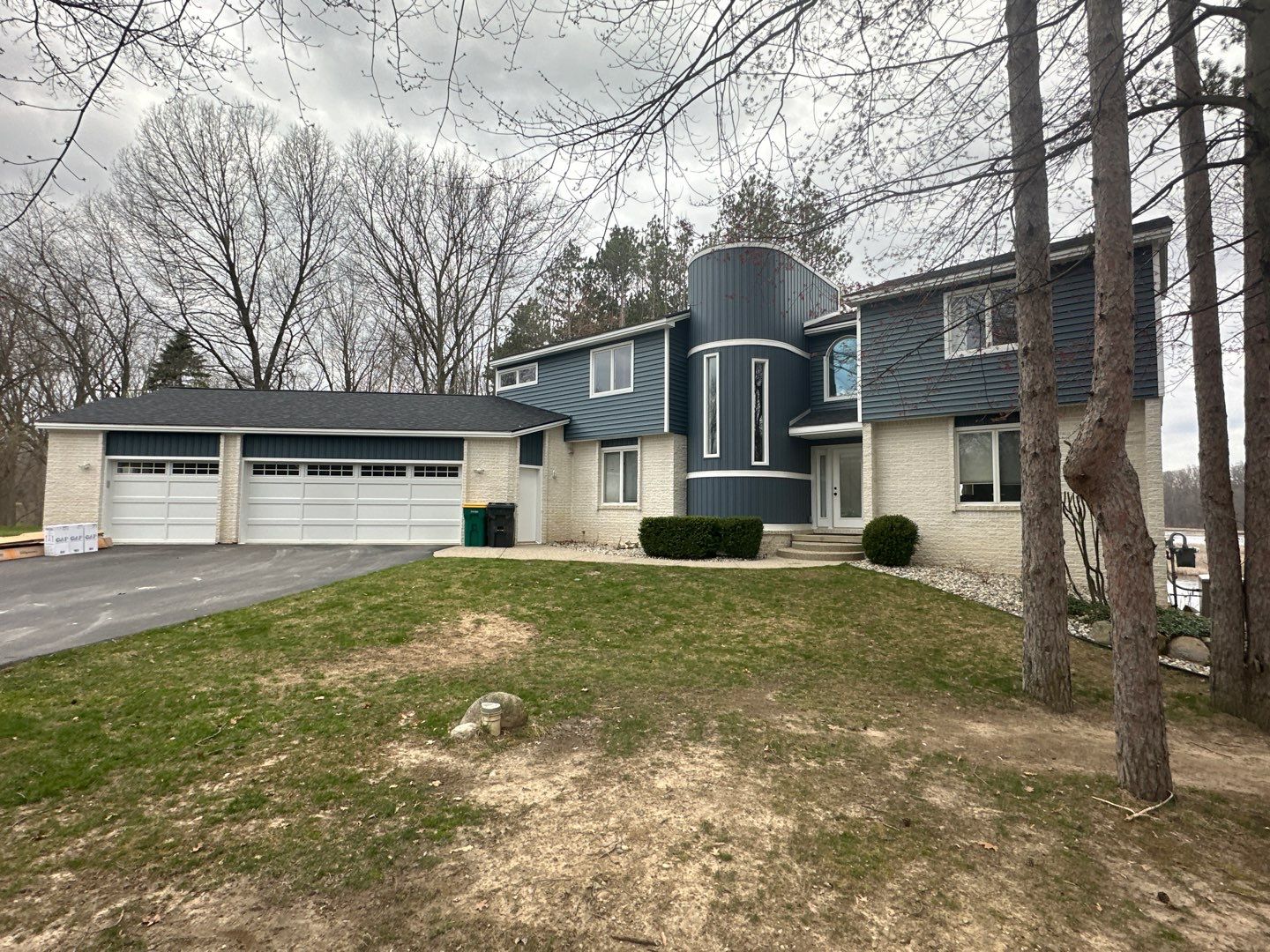 Siding Replacement using Certainteed Monogram D5 Pacific Blue by 180 Contractors