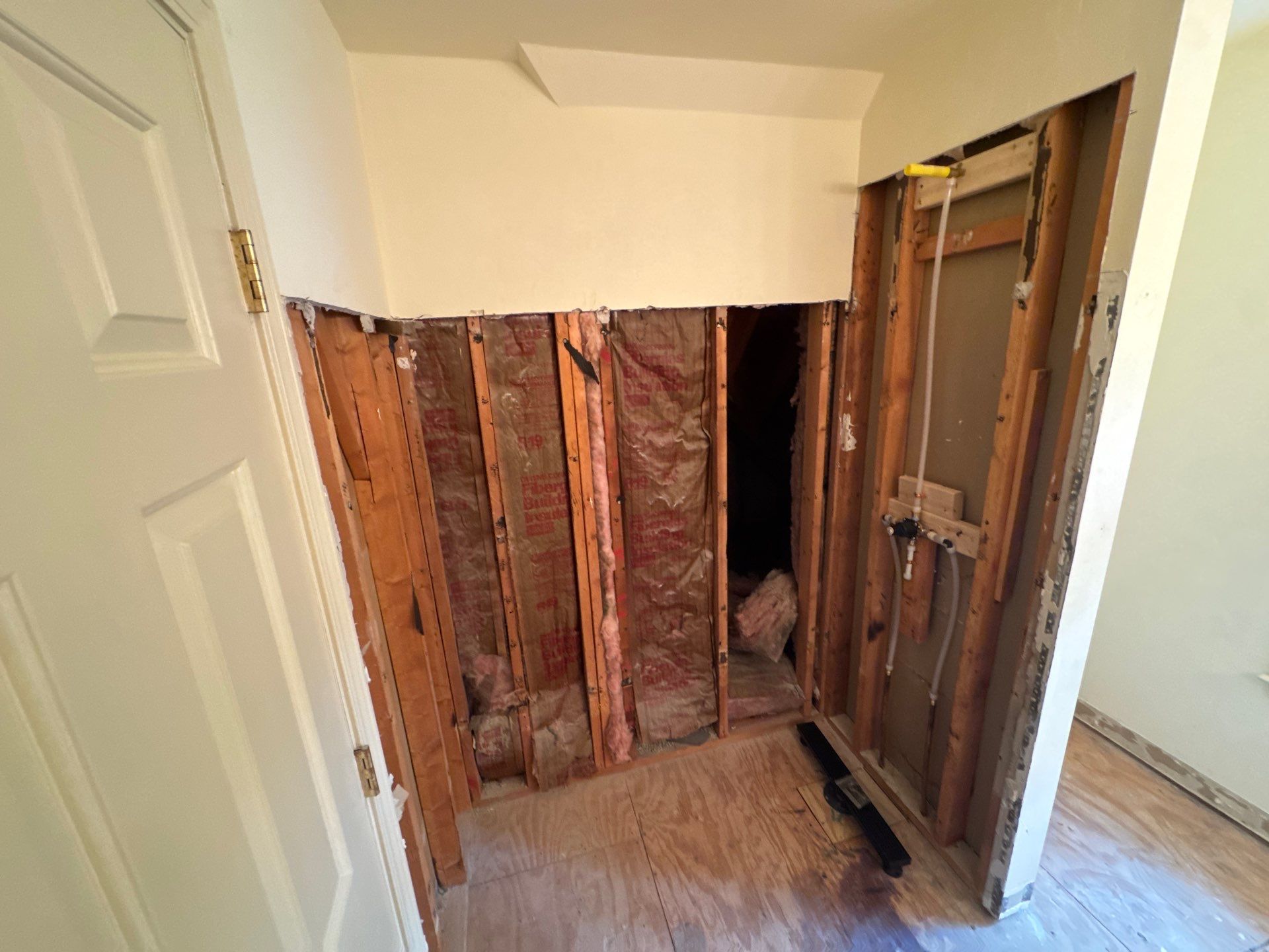 Guest bathroom renovation by Prudencio