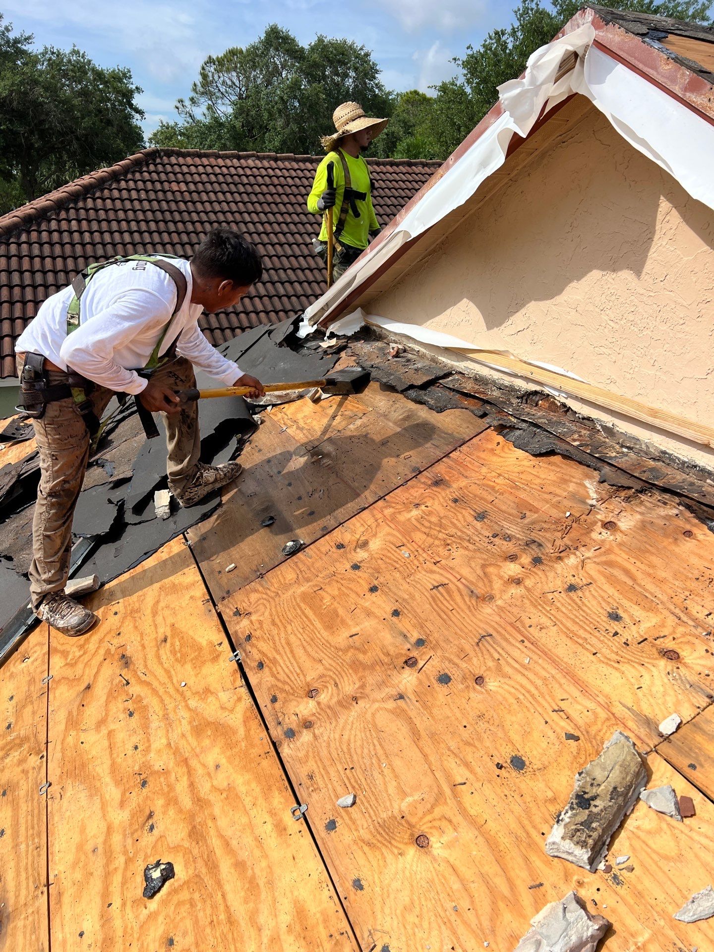 Tile Roof Replacement in Riviera Beach β Stress-Free, High-Quality Service by Aastro Roofing