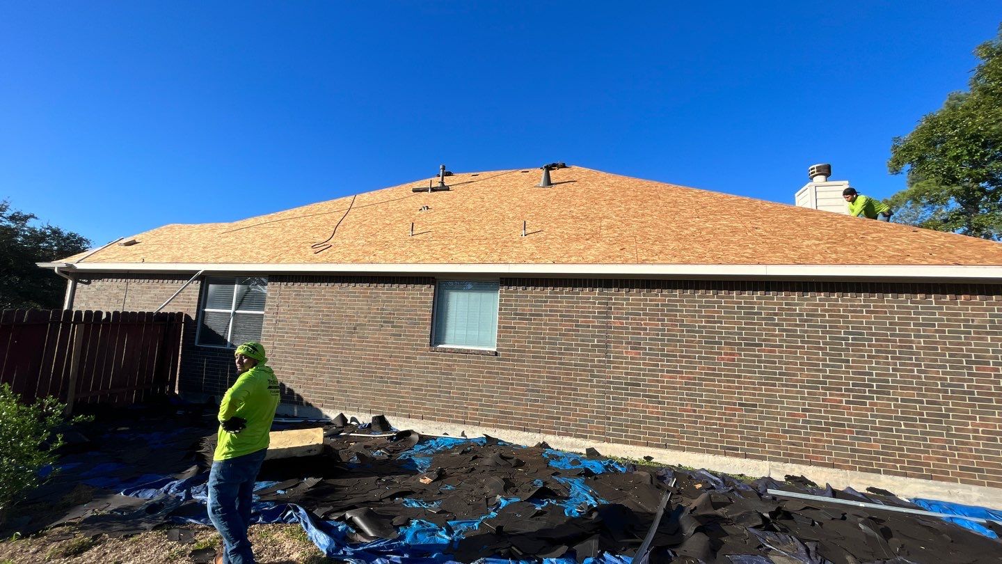 GAF HDZ - Weathered Wood by Elite Roofing LLC