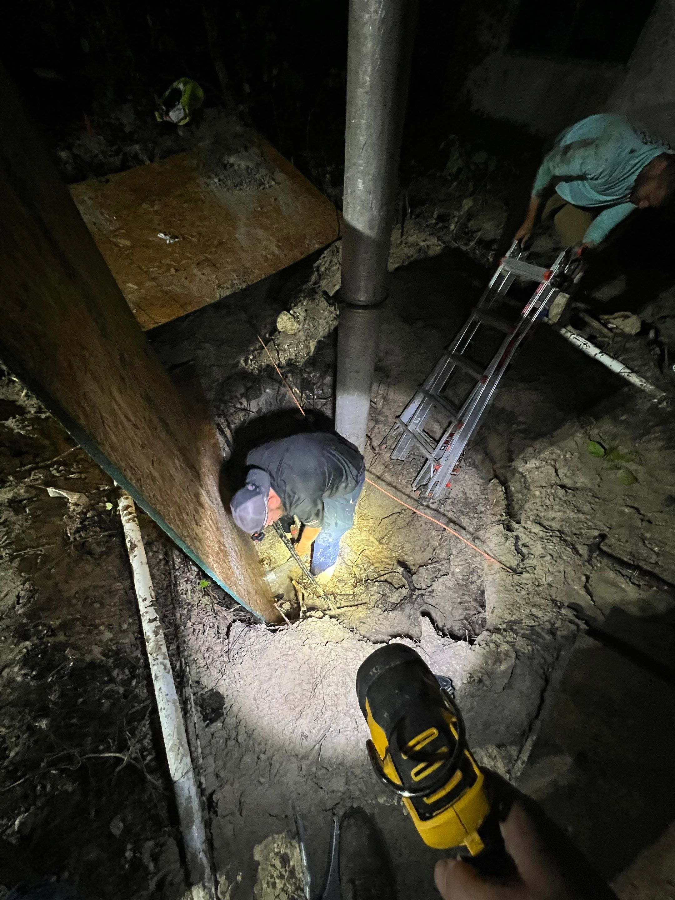 Hydro Excavating a Water Main for Repair by APS Power & Water