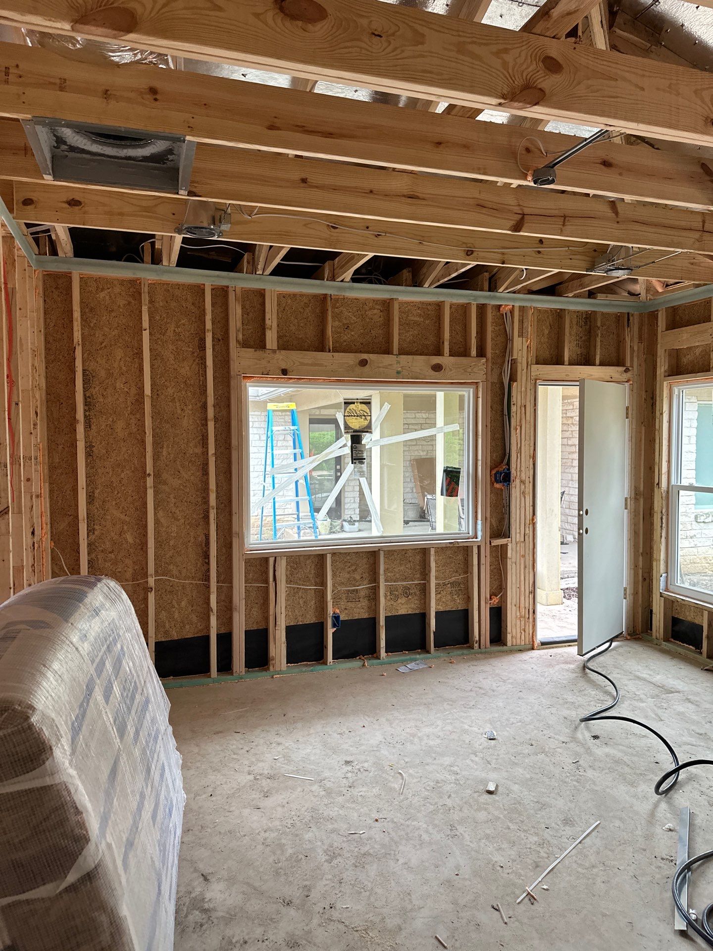 Batt install on Dallas home garage addition with a living suite.  by Apex Insulation Solutions