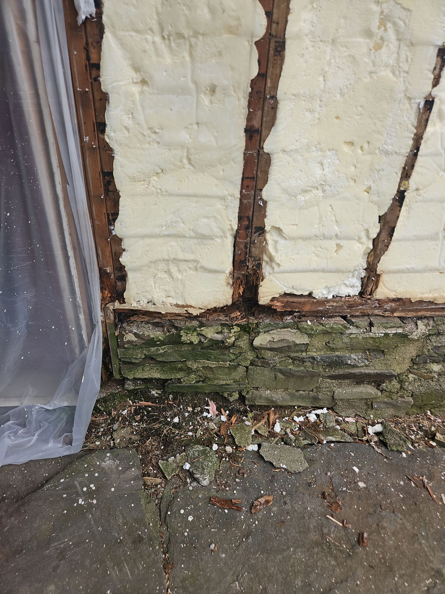 Siding Installation using Closed Cell Spray Foam by NYS Foam & Energy