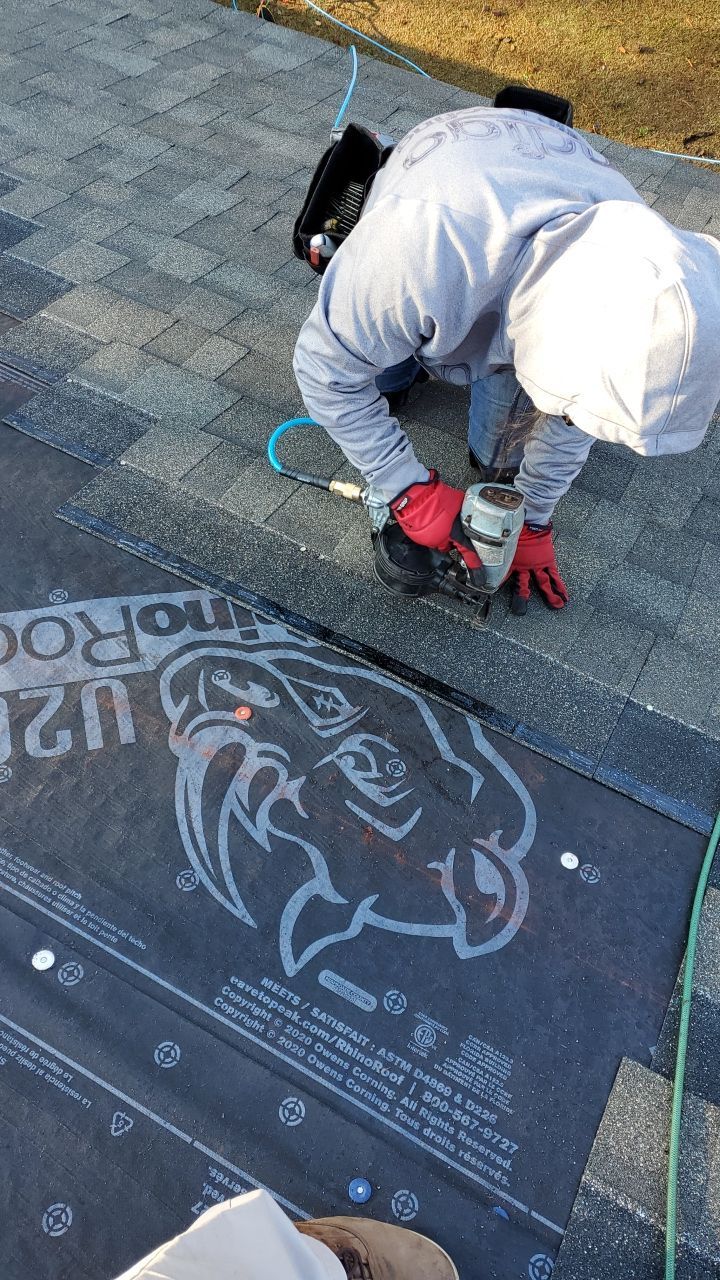Residential Roofing Installation using Owens Corning Oakridge- Williamsburg Gray by Indigo State Roofing