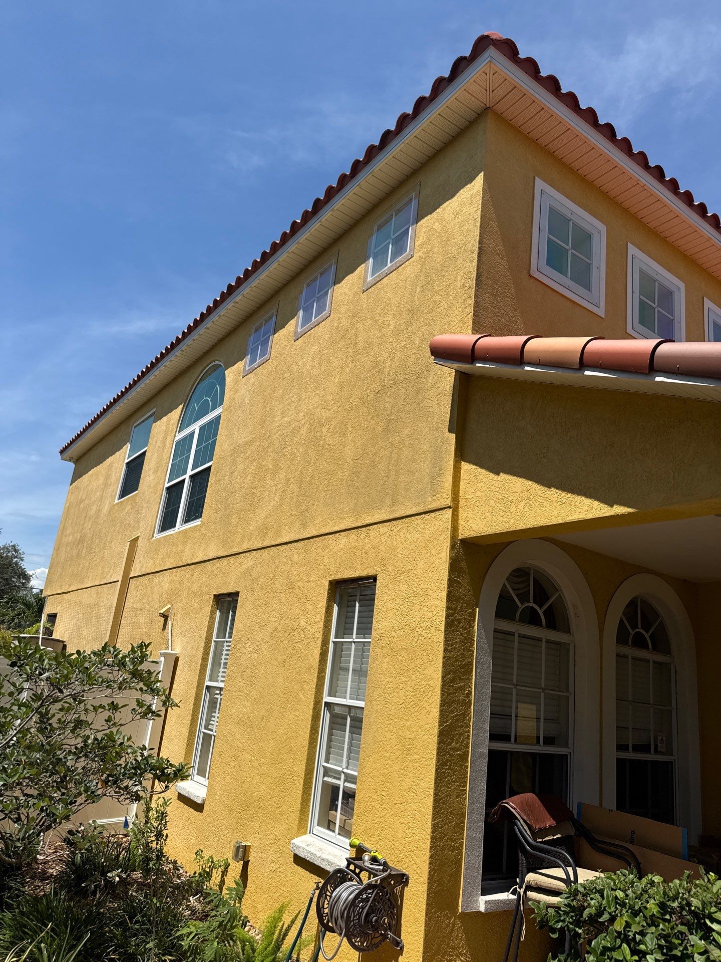 6 Inch Seamless Gutters using Gutter Guards in Tampa FL by Gutter Professors