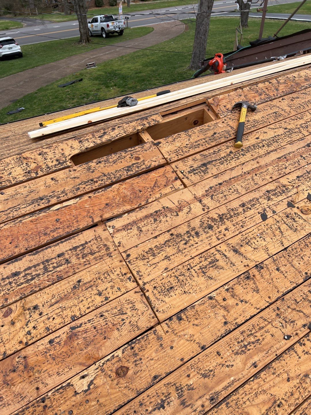 Residential Roofing Installation using Owens Corning Oakridge Roofing System by Undersun Roofing 