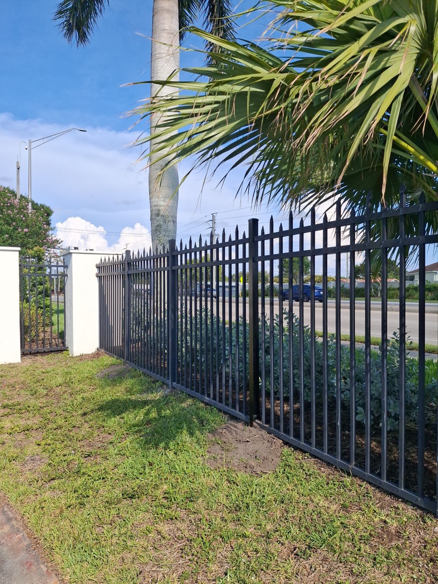 211 63rd Ave W  by H&Y Fence