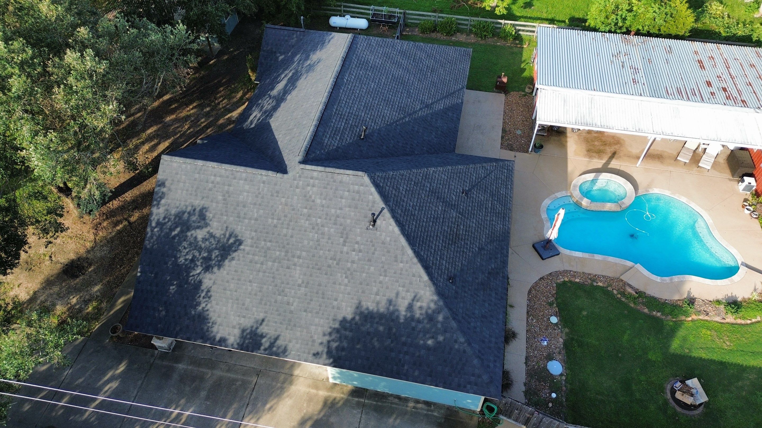 Mont Belvieu Roof Installation using Atlas Pinnacle Pristine by Modern BYLT Roofing & Construction