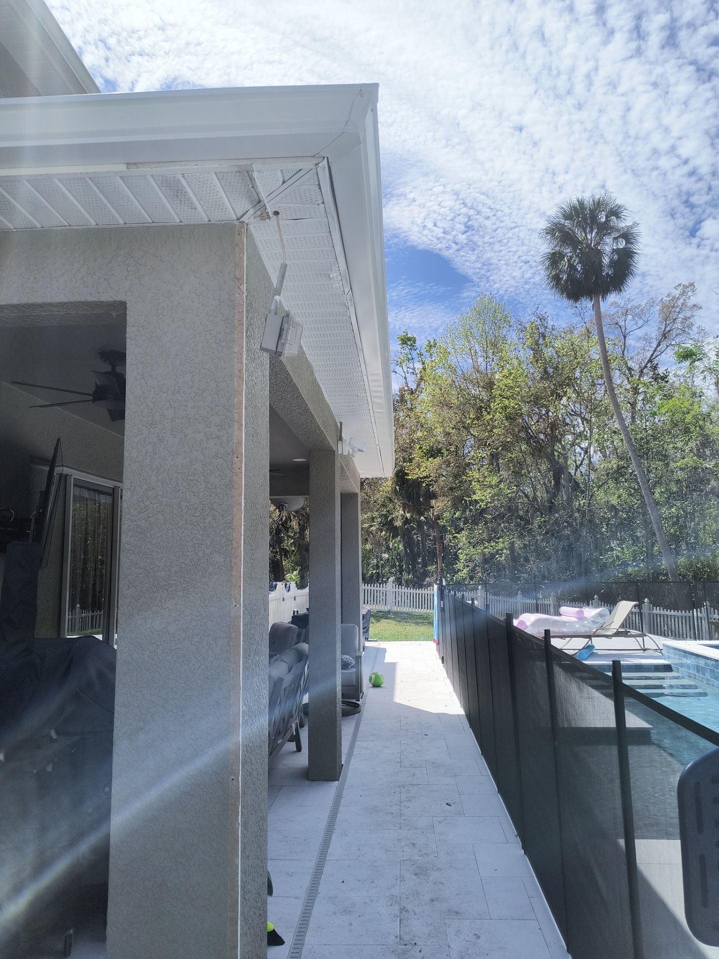 White 6'' Seamless K-style Gutters and Downspouts in Wesley Chapel, FL by Gutter Professors