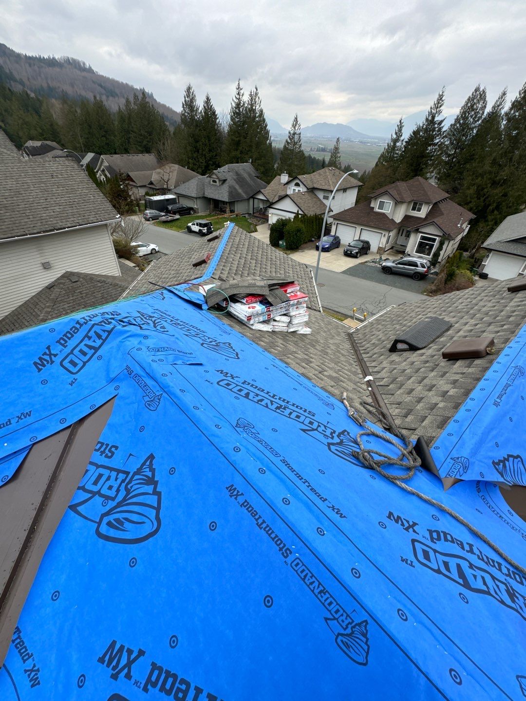 Residential Re-Roof using GAF Weathered Wood HDZ by Top Notch Roofing Inc