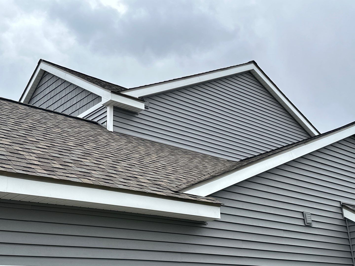 Siding Replacement using Certainteed Classic Restoration D4 by 180 Contractors