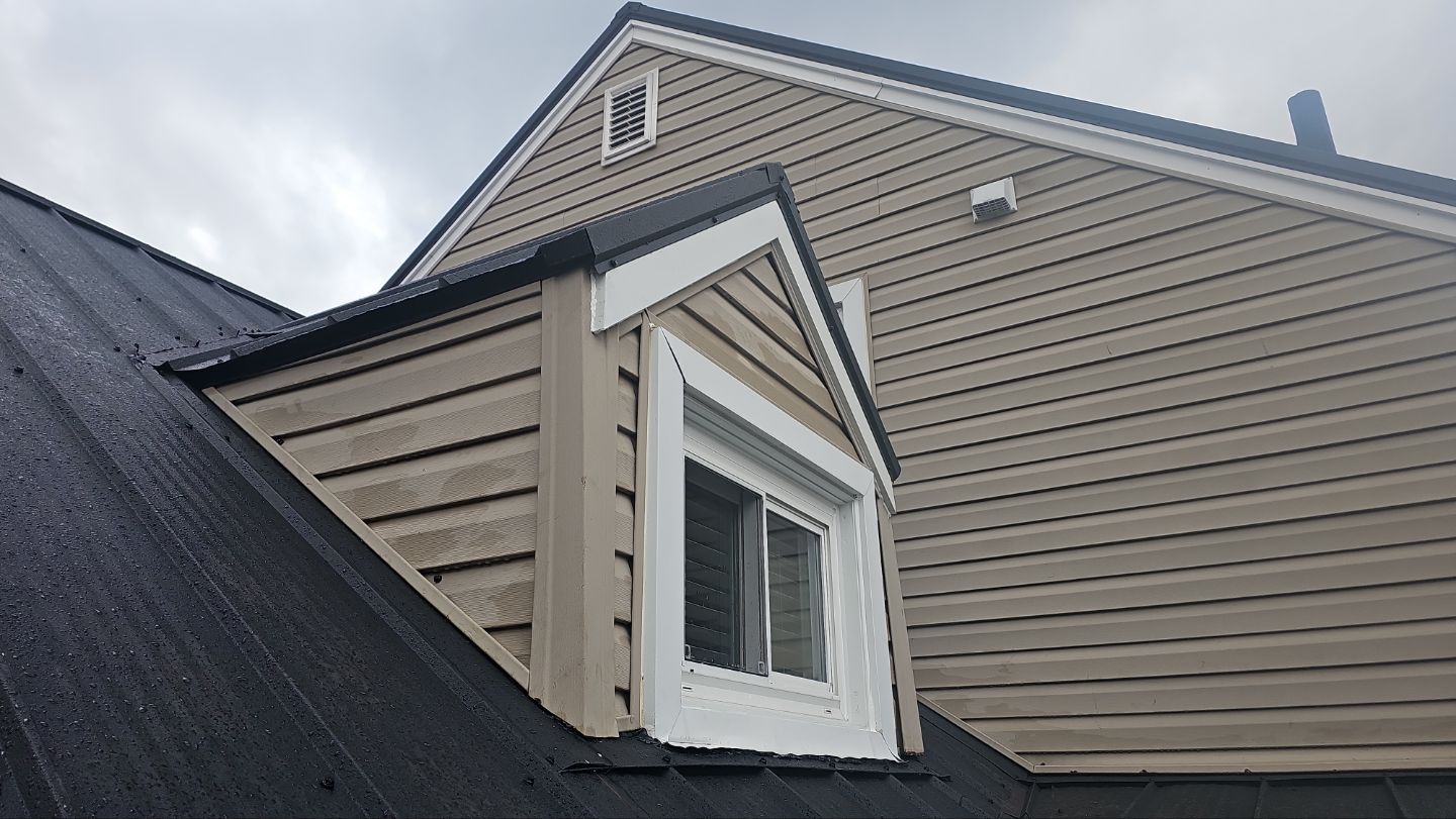 Weather Max Panel, Color: Ebony by Eagle Eye Roofing