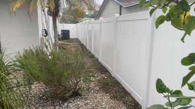 Bradenton, FL 6 ft. Tall White Vinyl Privacy Fence 